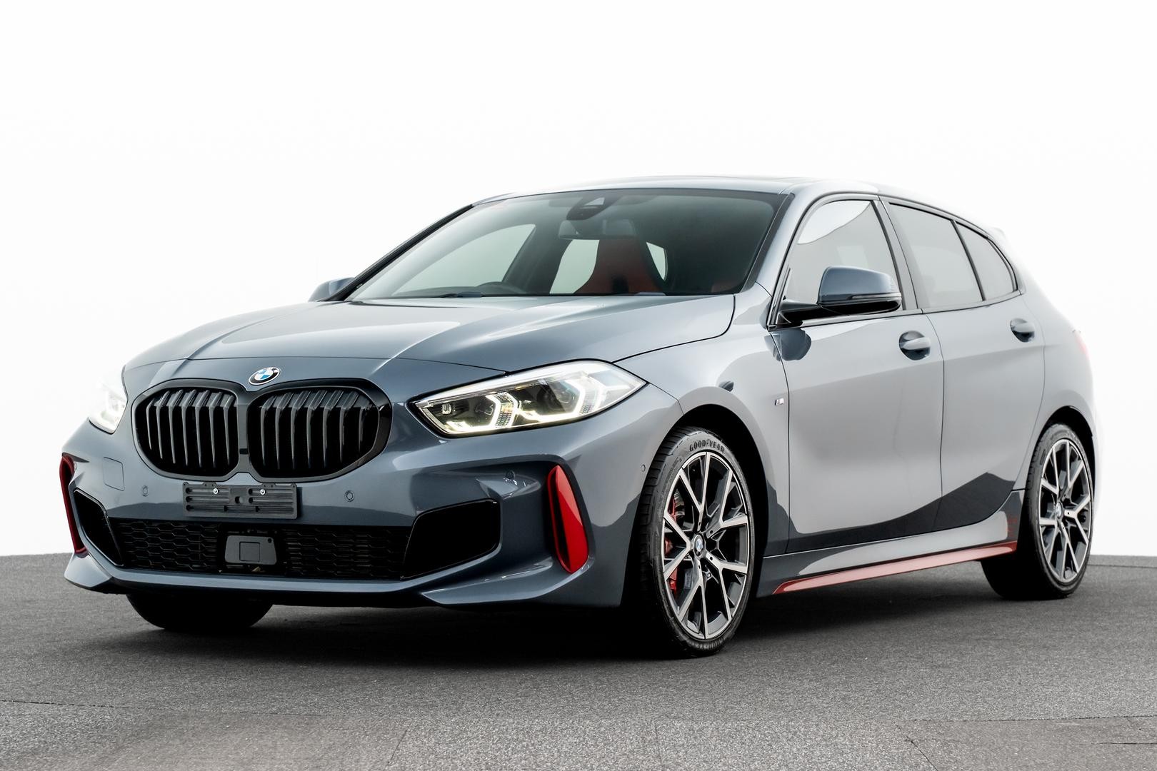 BMW 1 Series image 1
