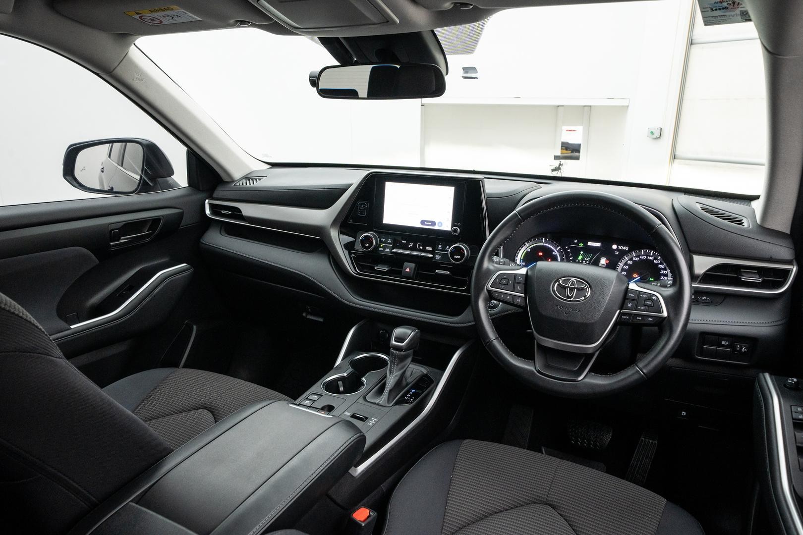 Toyota Kluger image 4