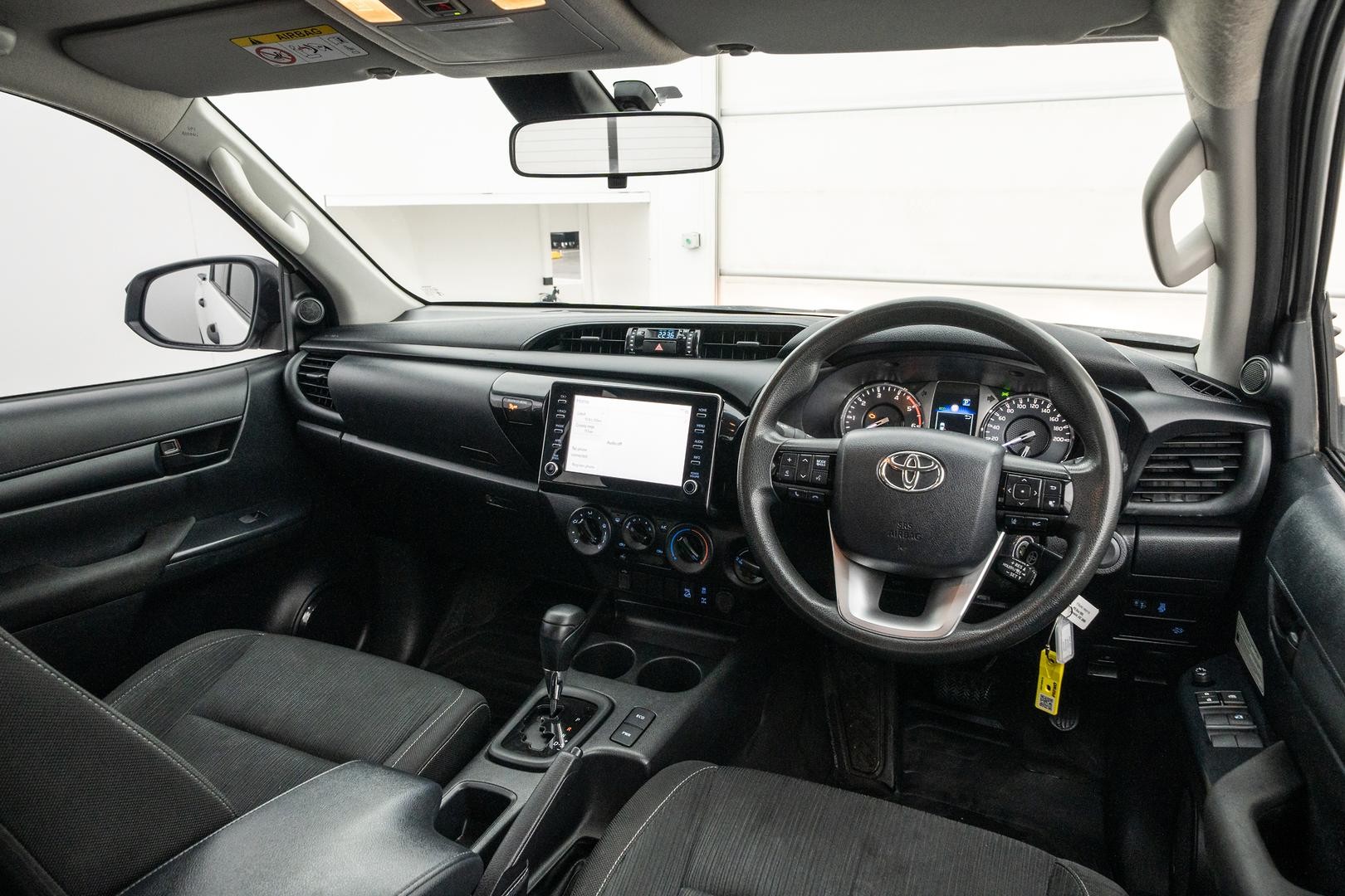 Toyota Hilux image 4