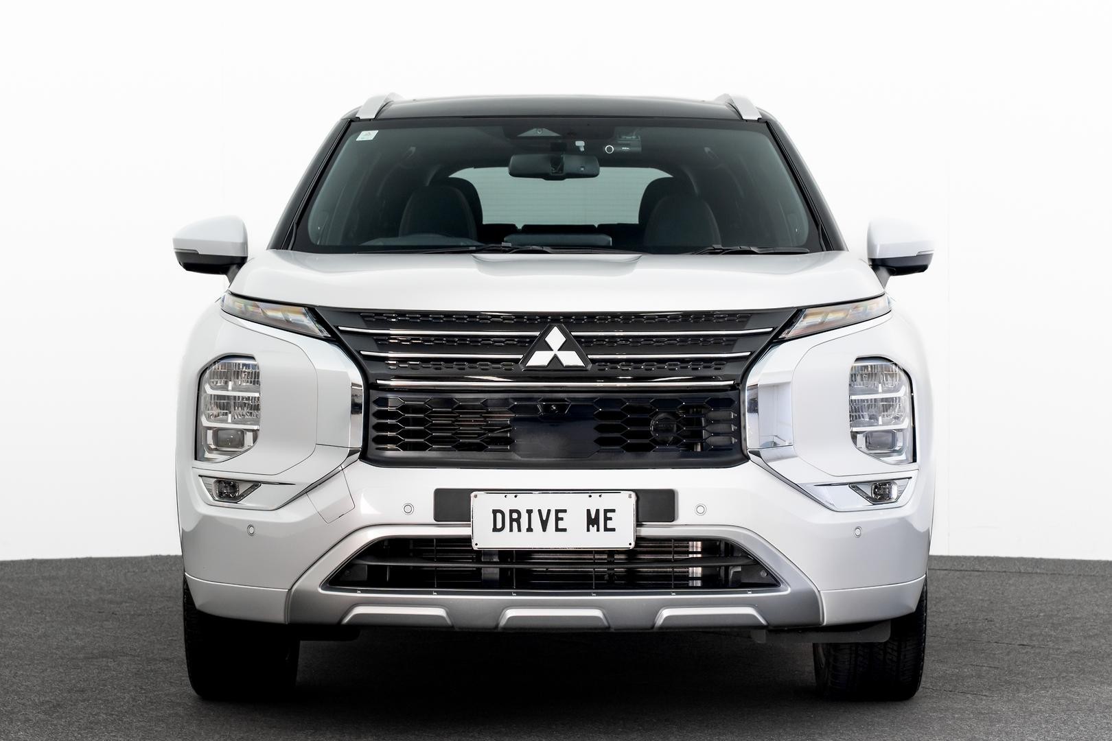 Mitsubishi Outlander image 2