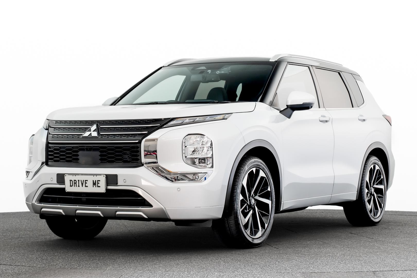 Mitsubishi Outlander image 1