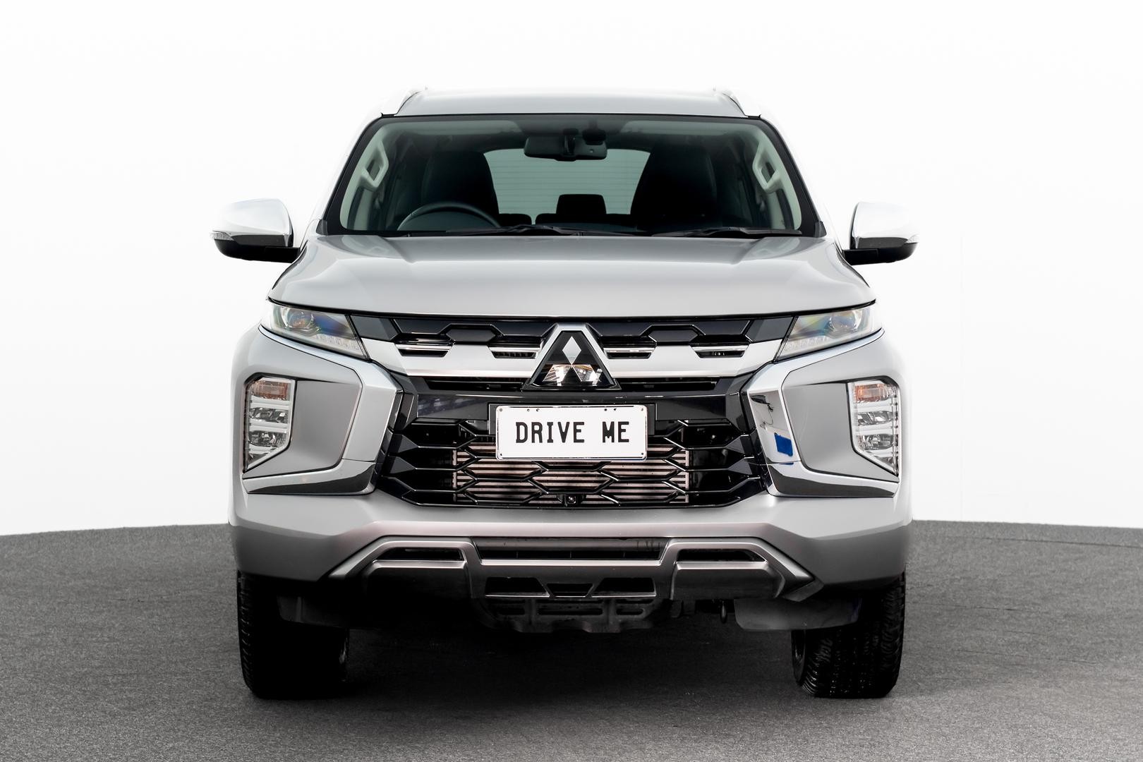 Mitsubishi Pajero Sport image 2