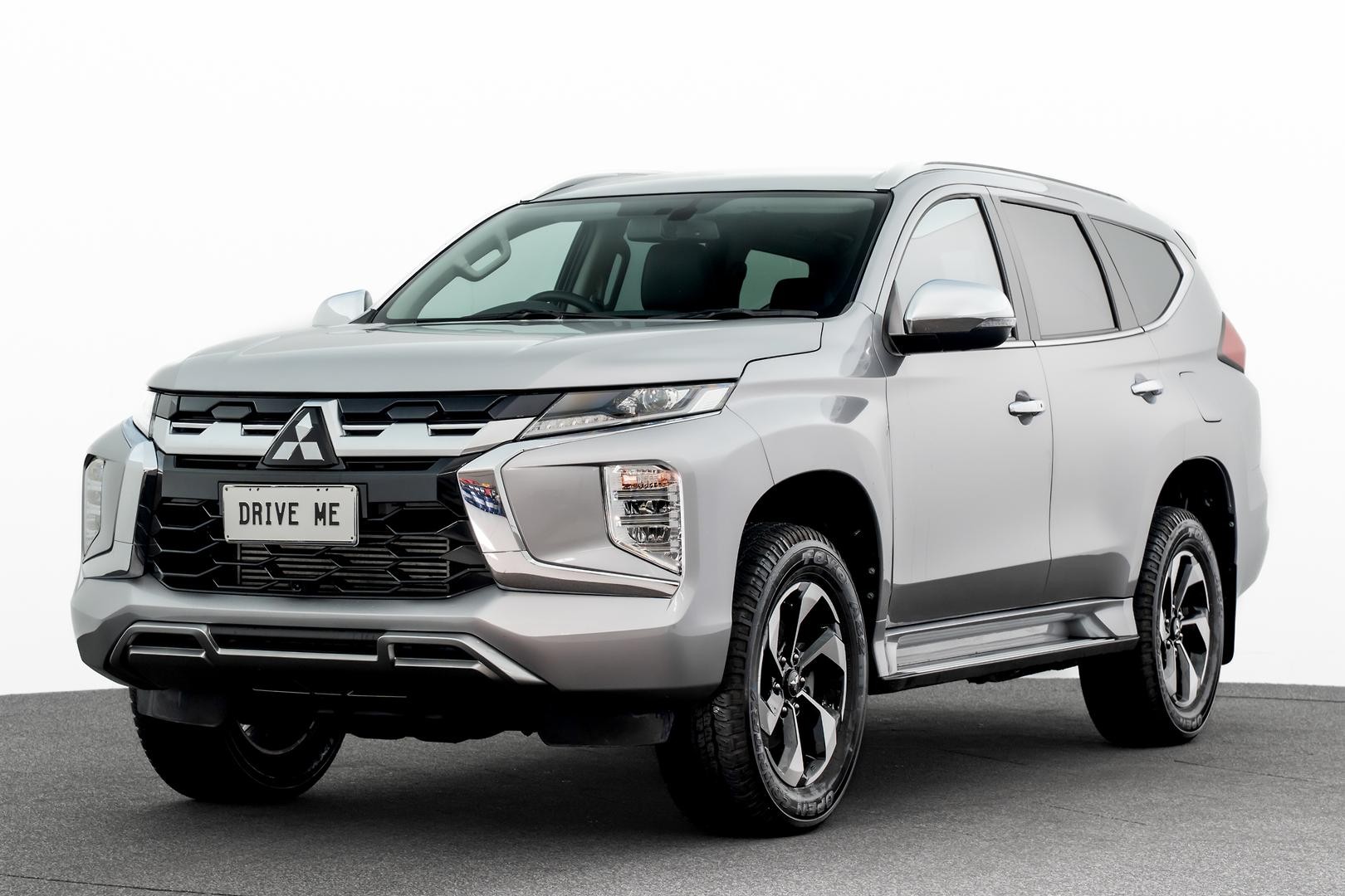 Mitsubishi Pajero Sport image 1