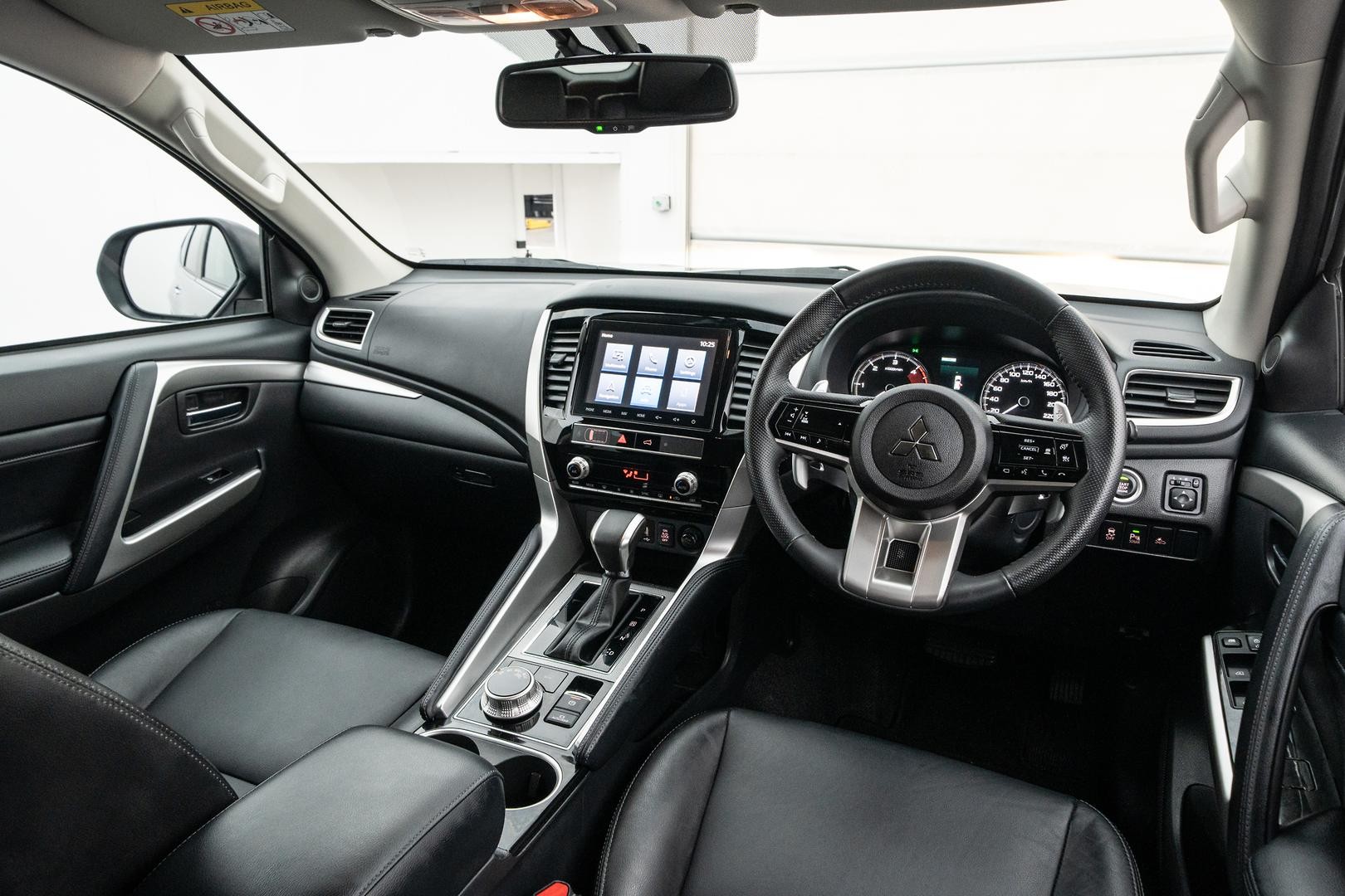 Mitsubishi Pajero Sport image 4