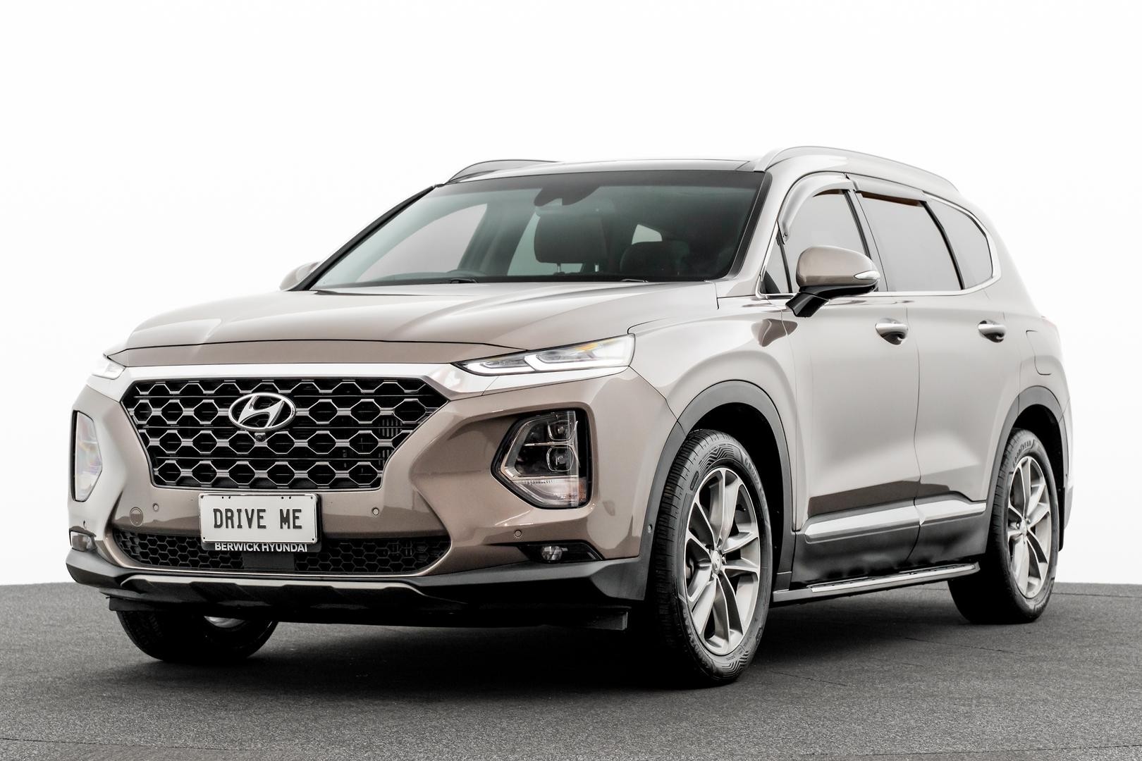 Hyundai Santa Fe image 1