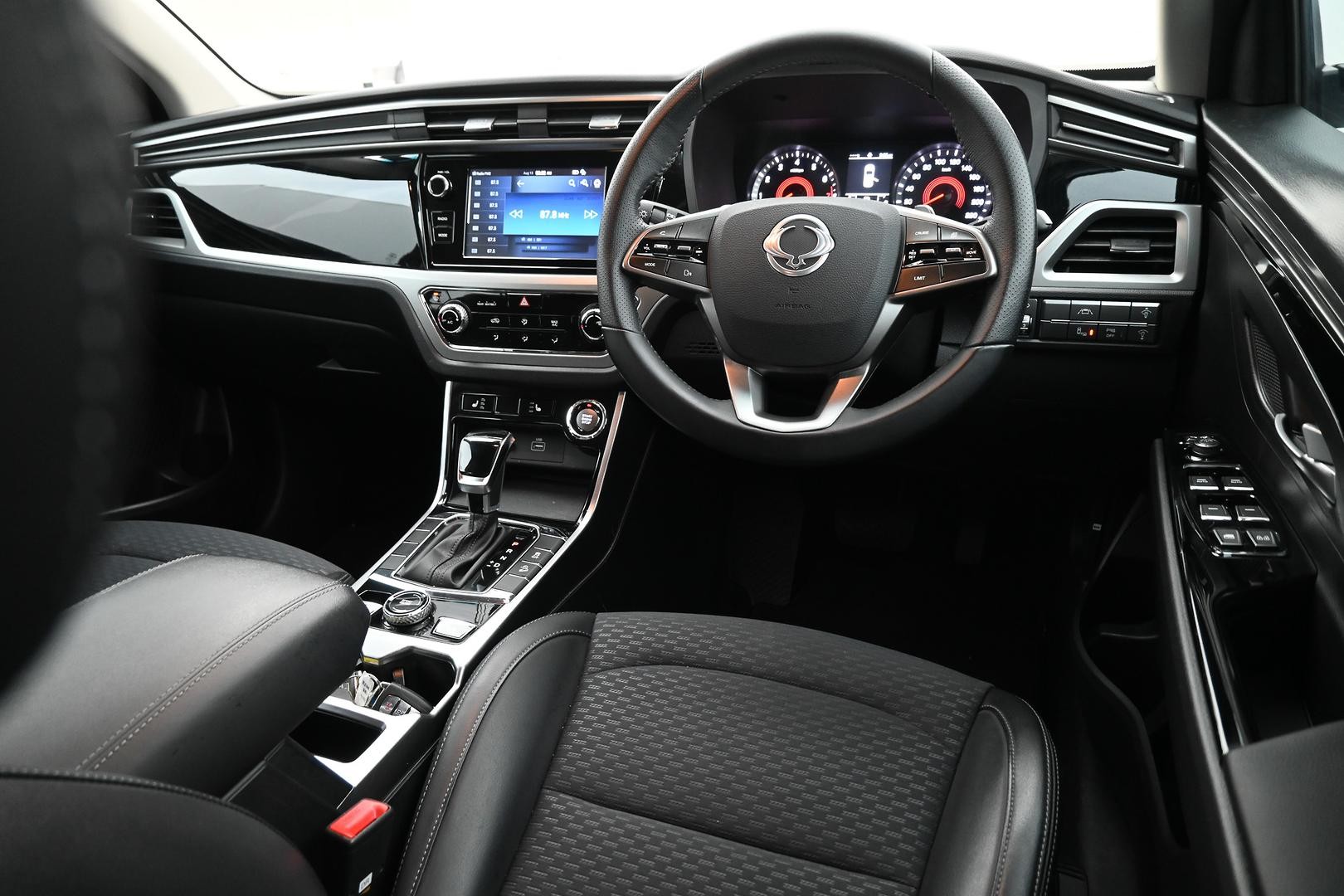 Ssangyong Korando image 4