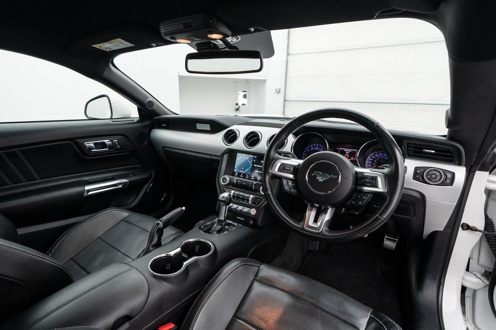 Ford Mustang image 4