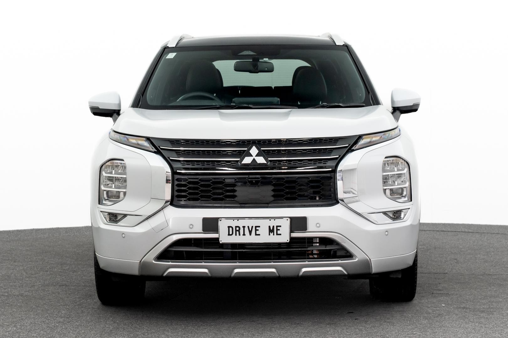 Mitsubishi Outlander image 2