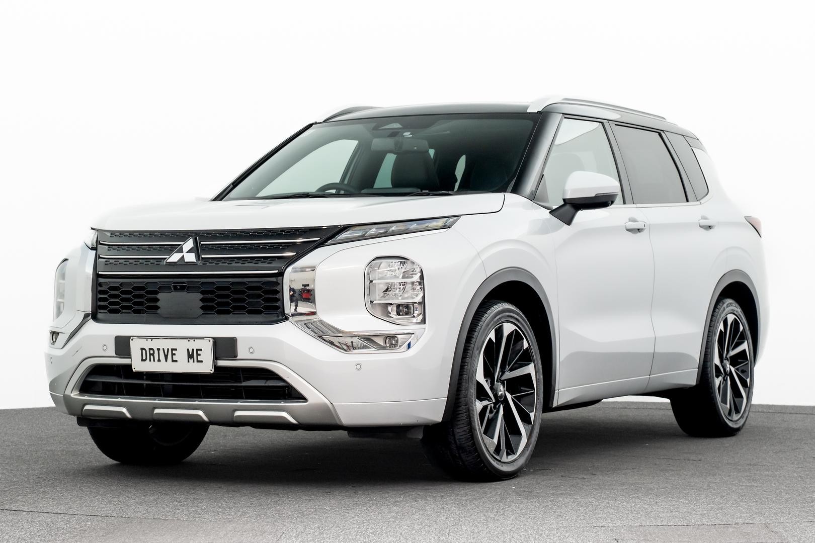 Mitsubishi Outlander image 1