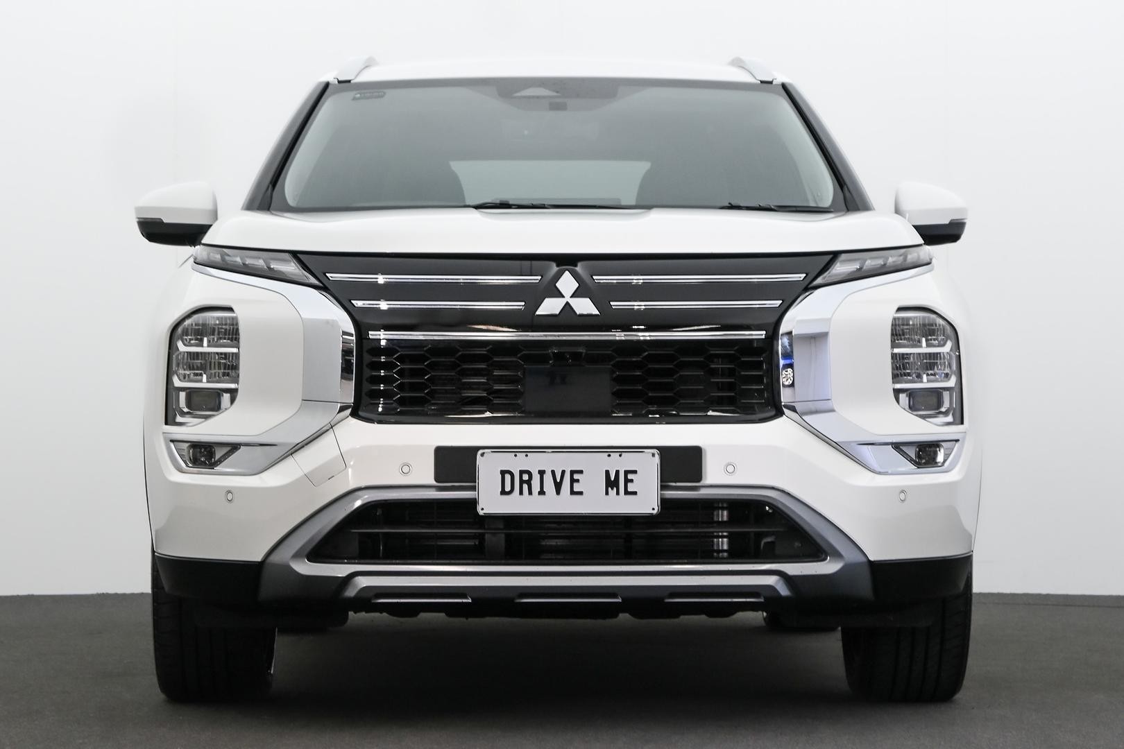 Mitsubishi Outlander image 2