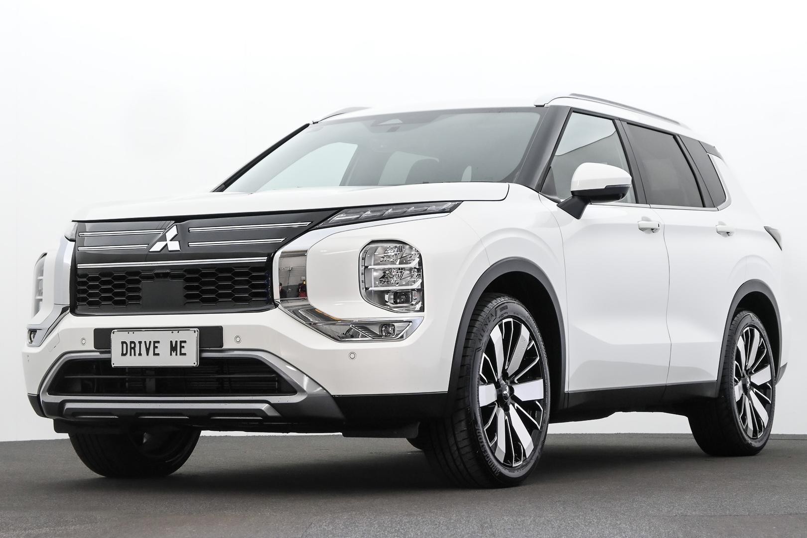 Mitsubishi Outlander image 1