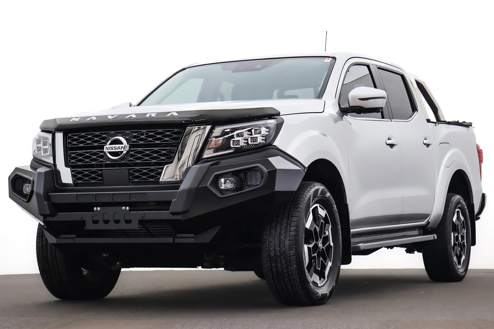 Nissan Navara image 1