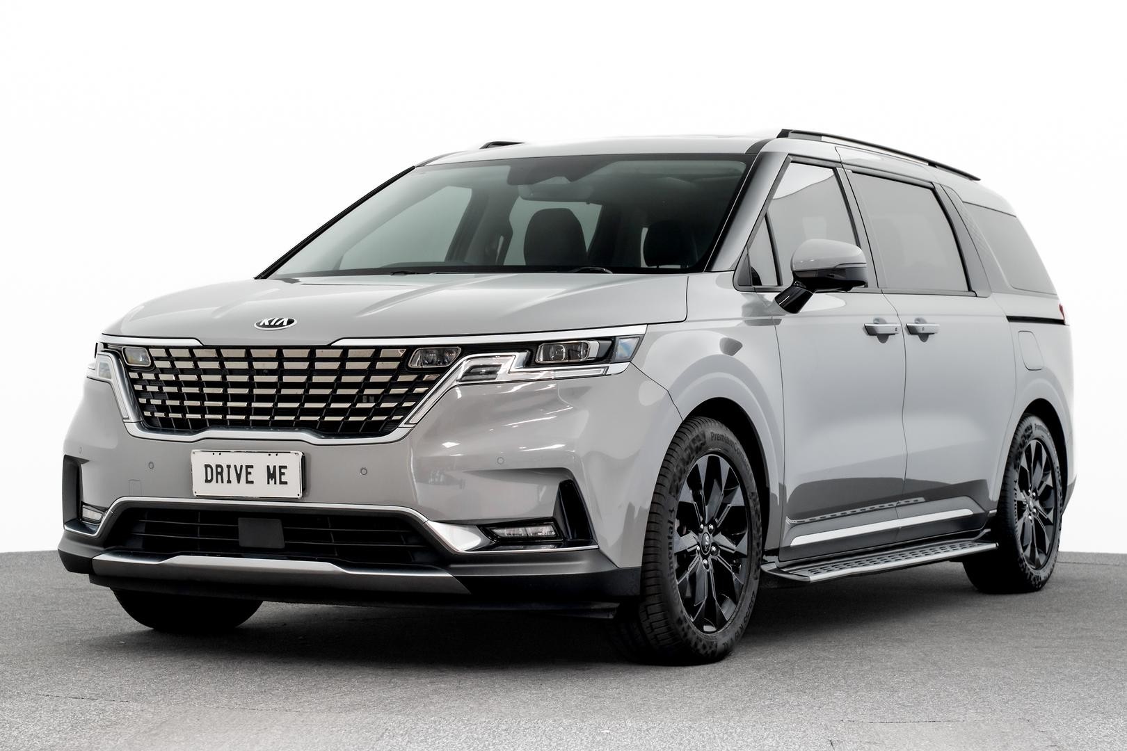 Kia Carnival image 1