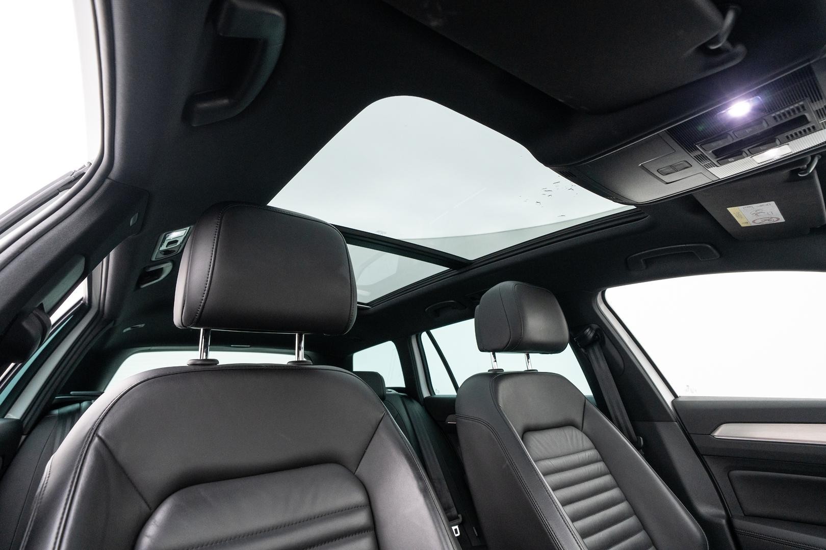 Volkswagen Passat image 4