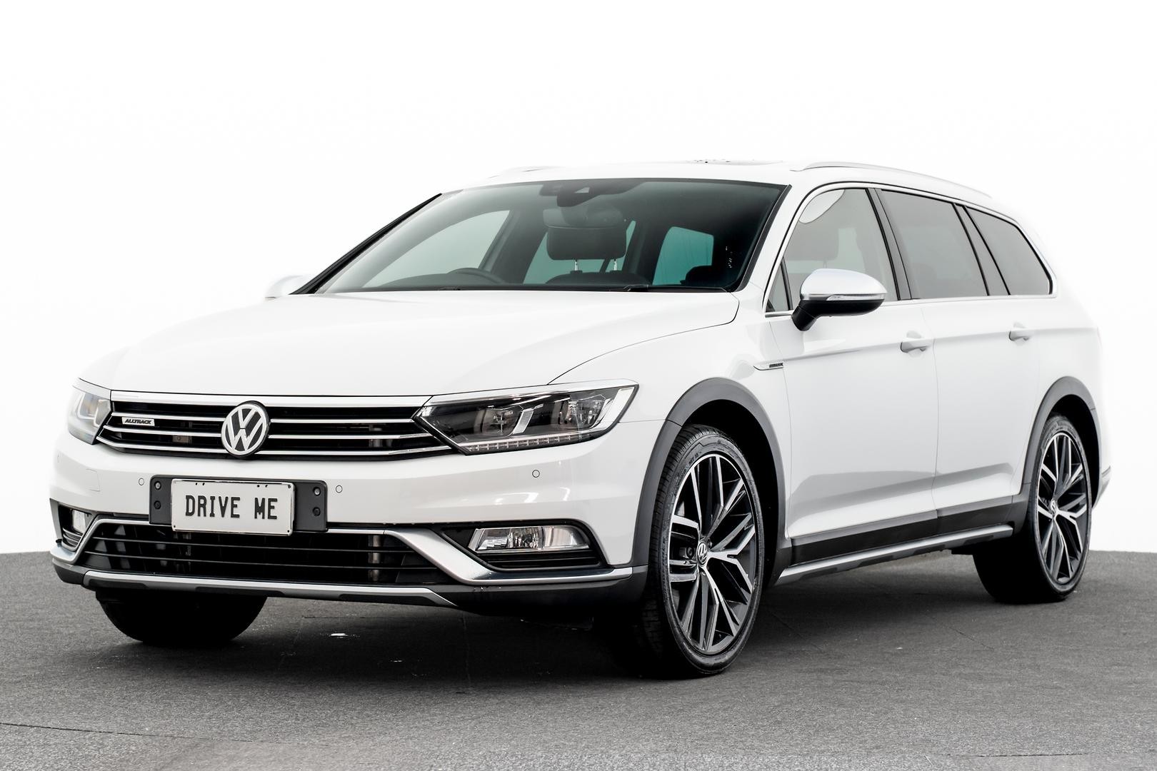 Volkswagen Passat image 1
