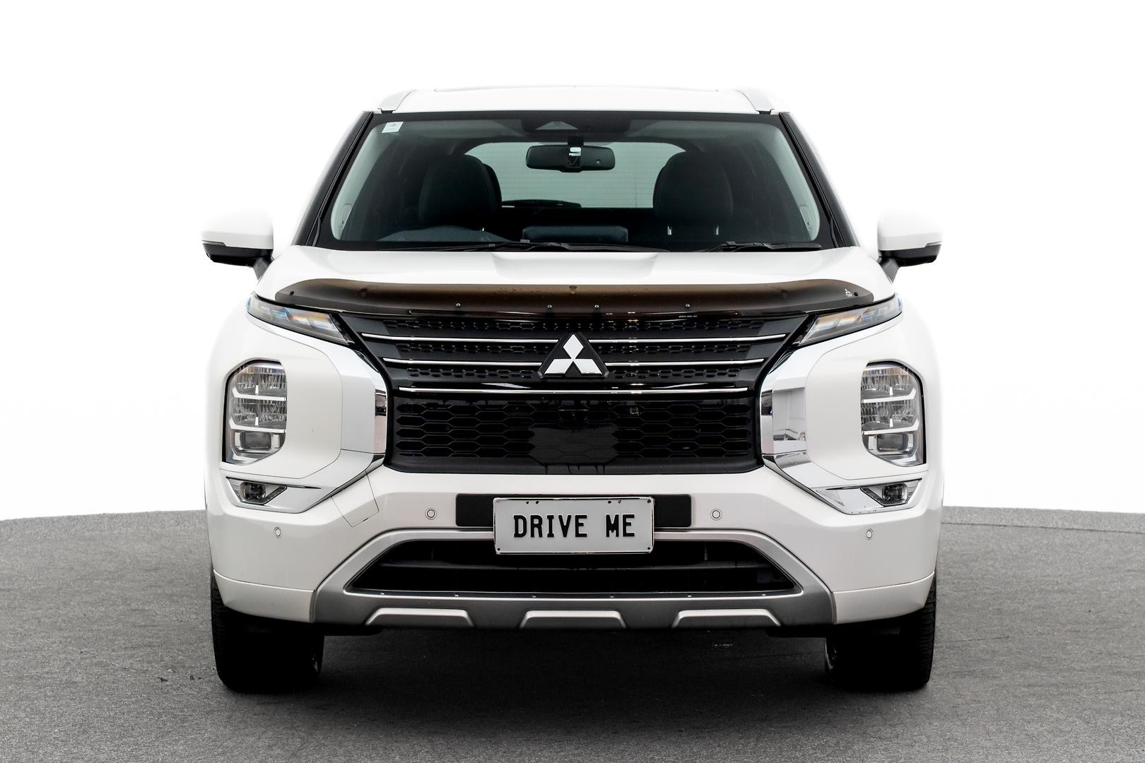 Mitsubishi Outlander image 2