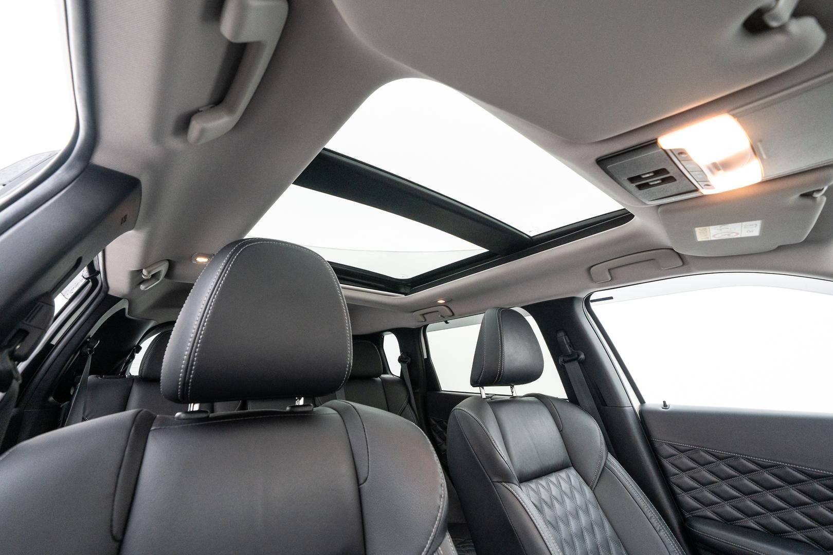 Mitsubishi Outlander image 4