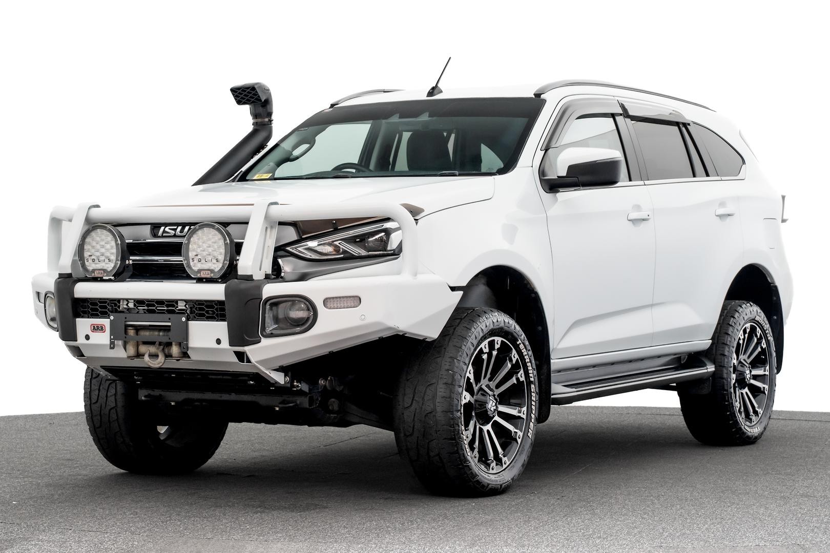 Isuzu Mu-x image 1