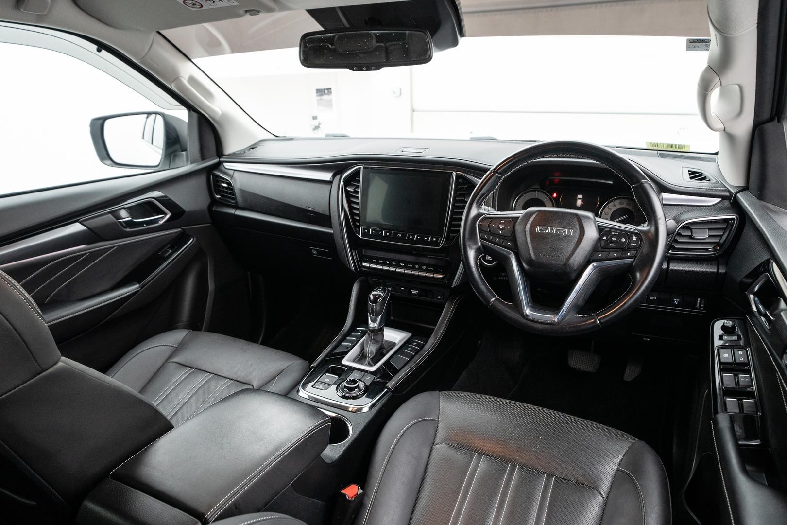 Isuzu Mu-x image 4