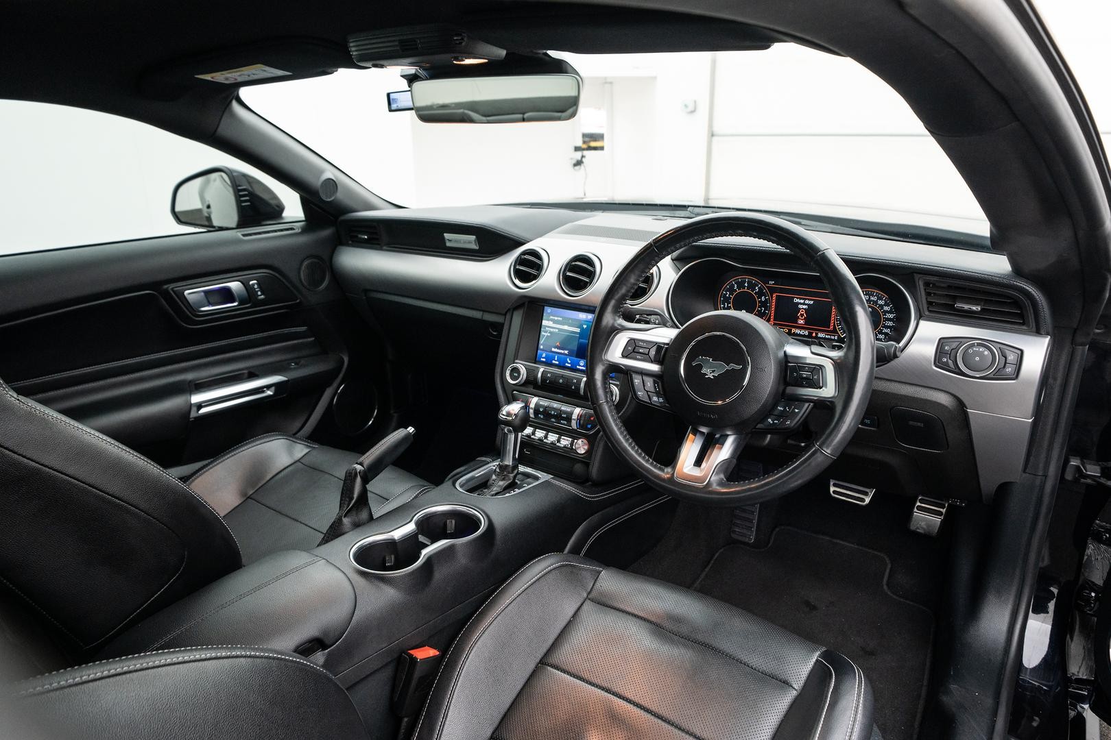 Ford Mustang image 4