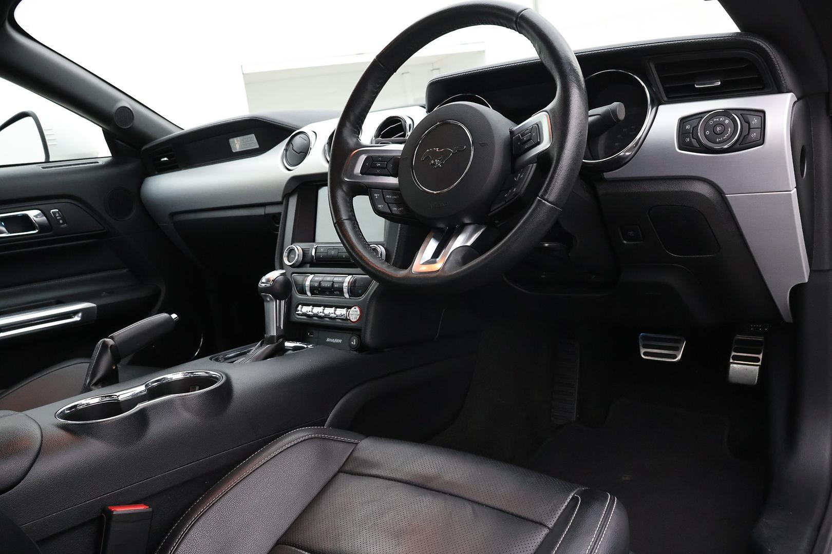 Ford Mustang image 4