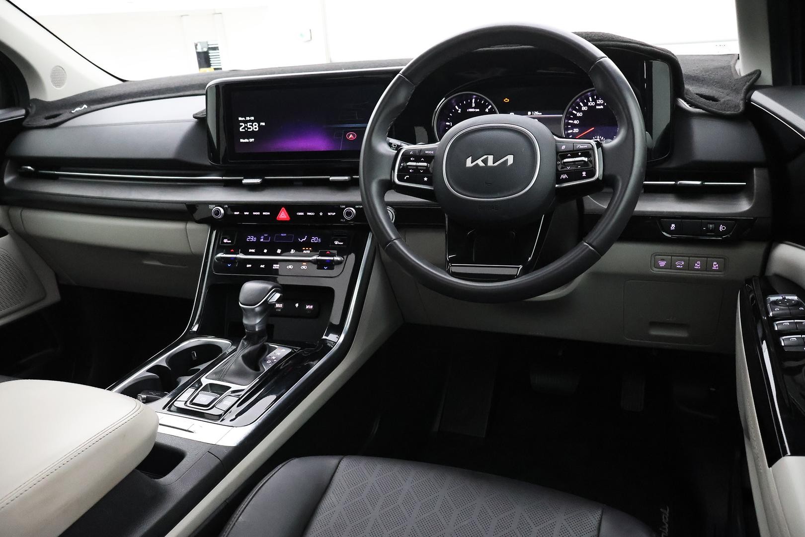 Kia Carnival image 4