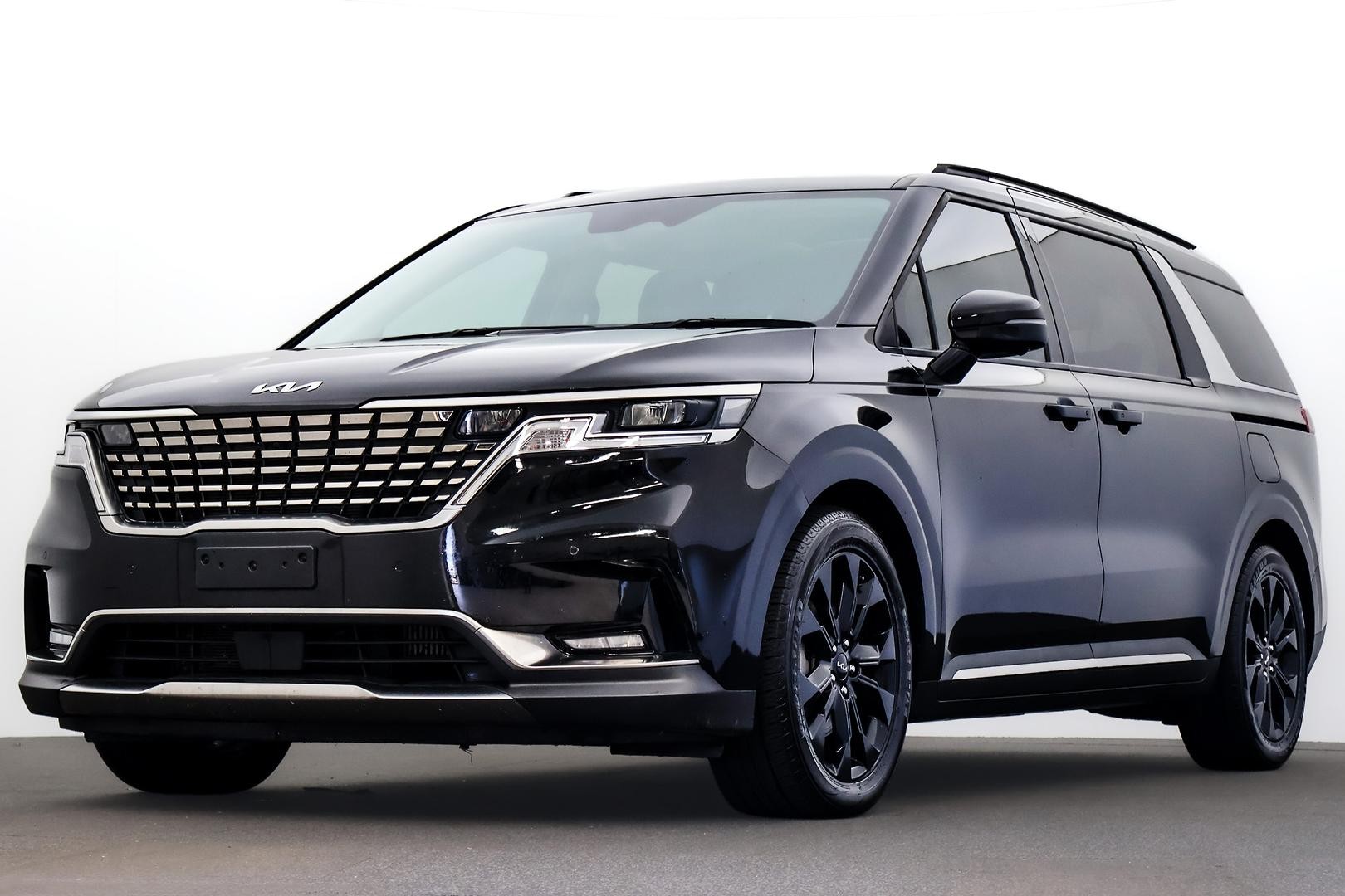 Kia Carnival image 1