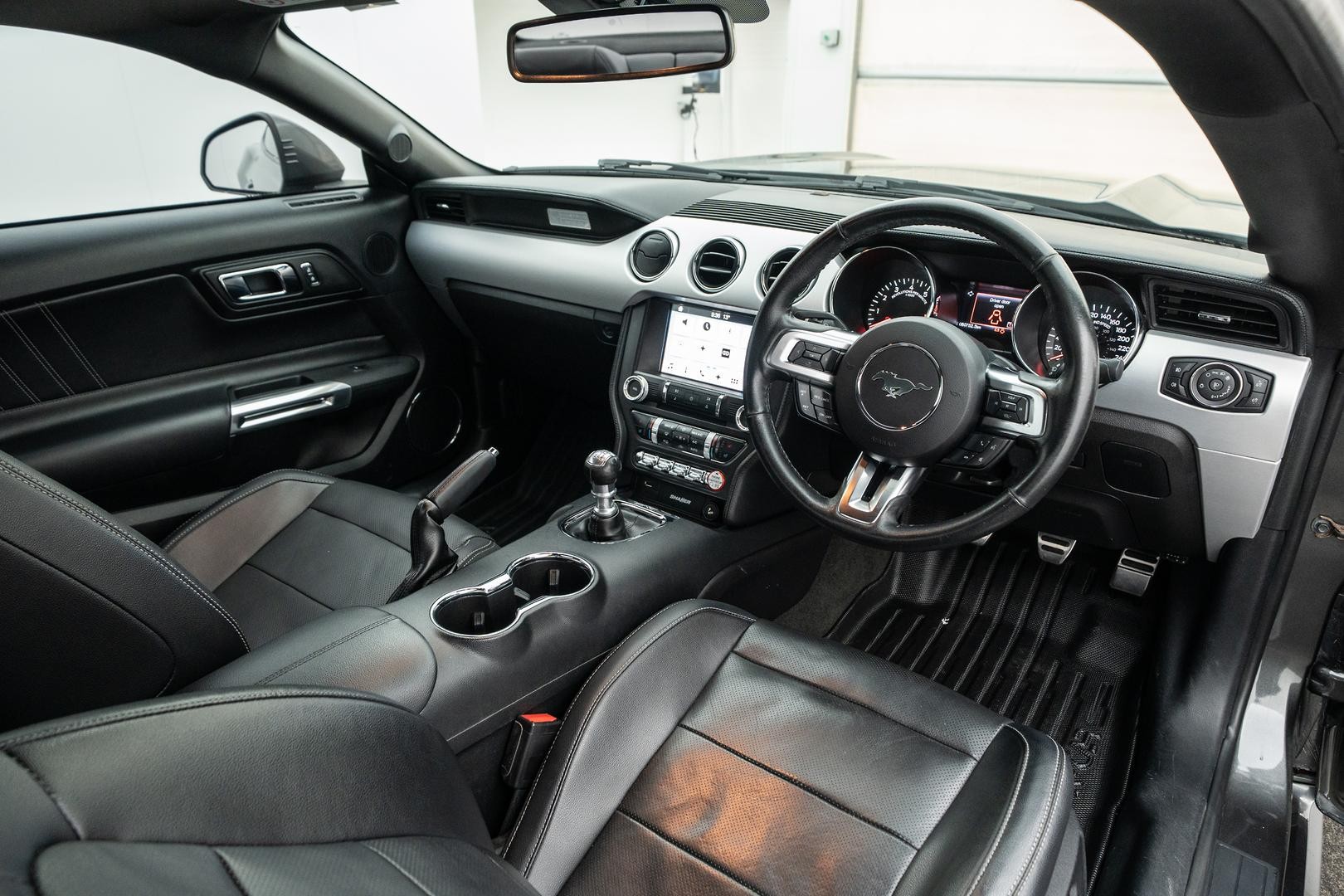 Ford Mustang image 4