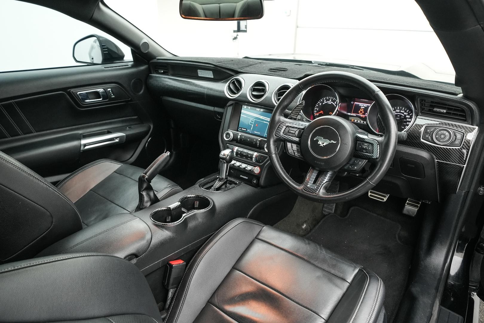 Ford Mustang image 4