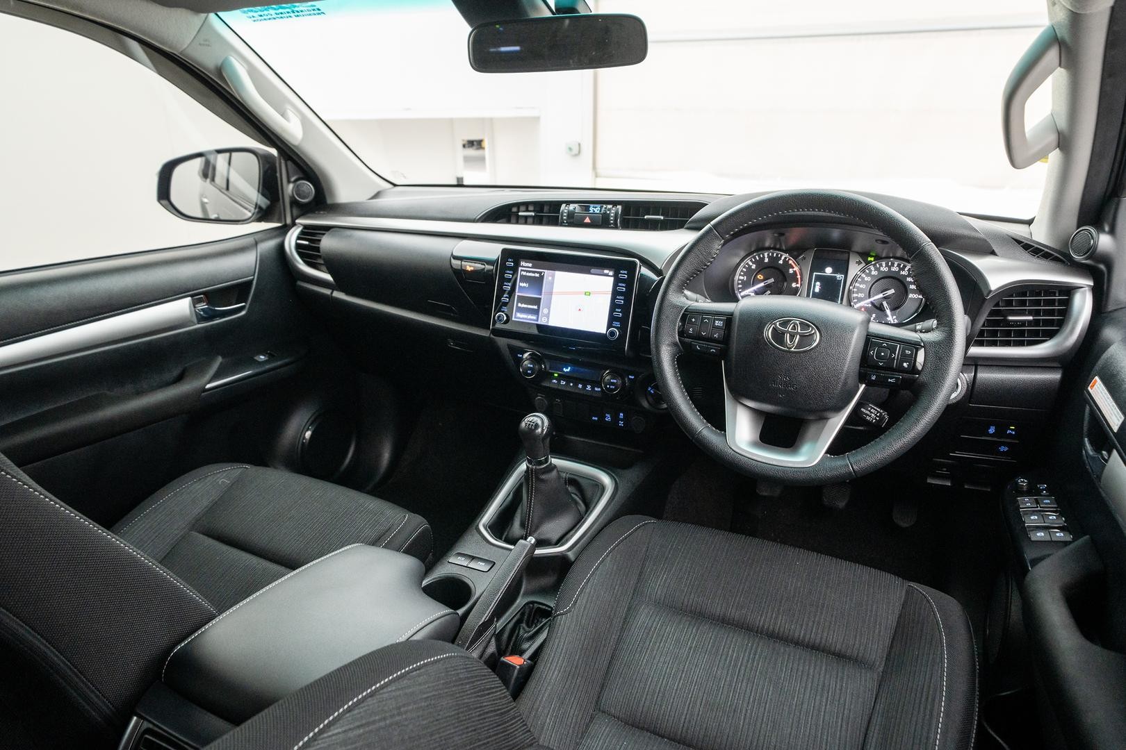 Toyota Hilux image 4