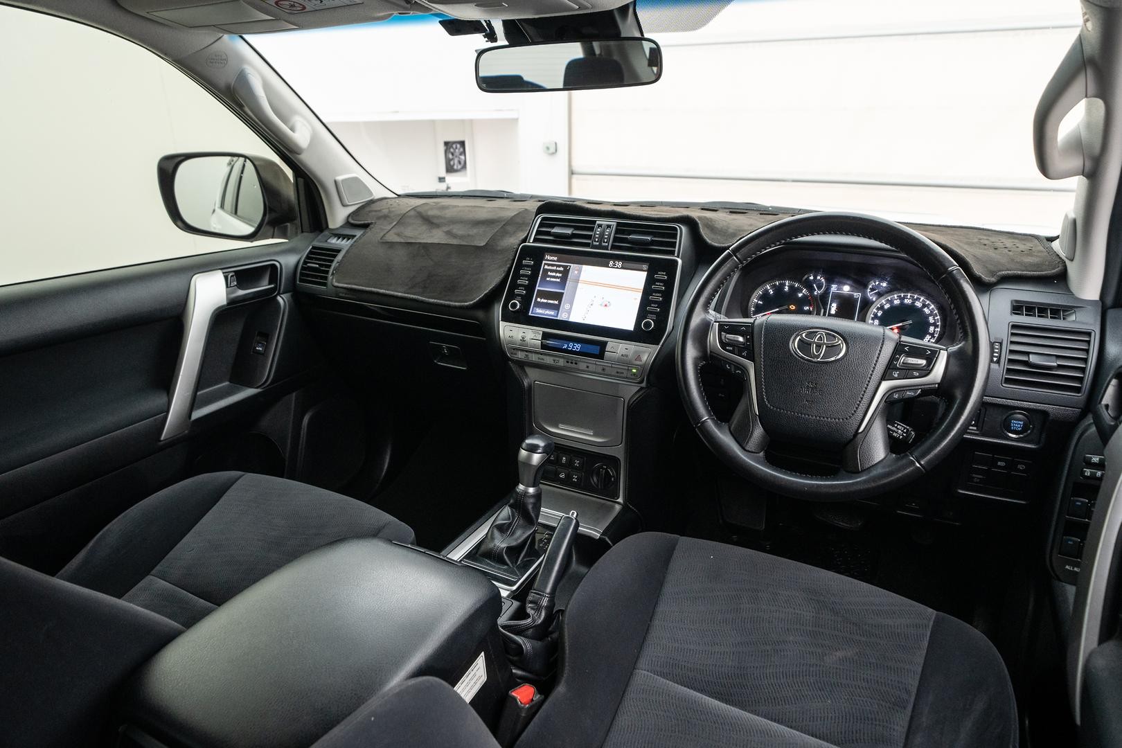 Toyota Landcruiser Prado image 4