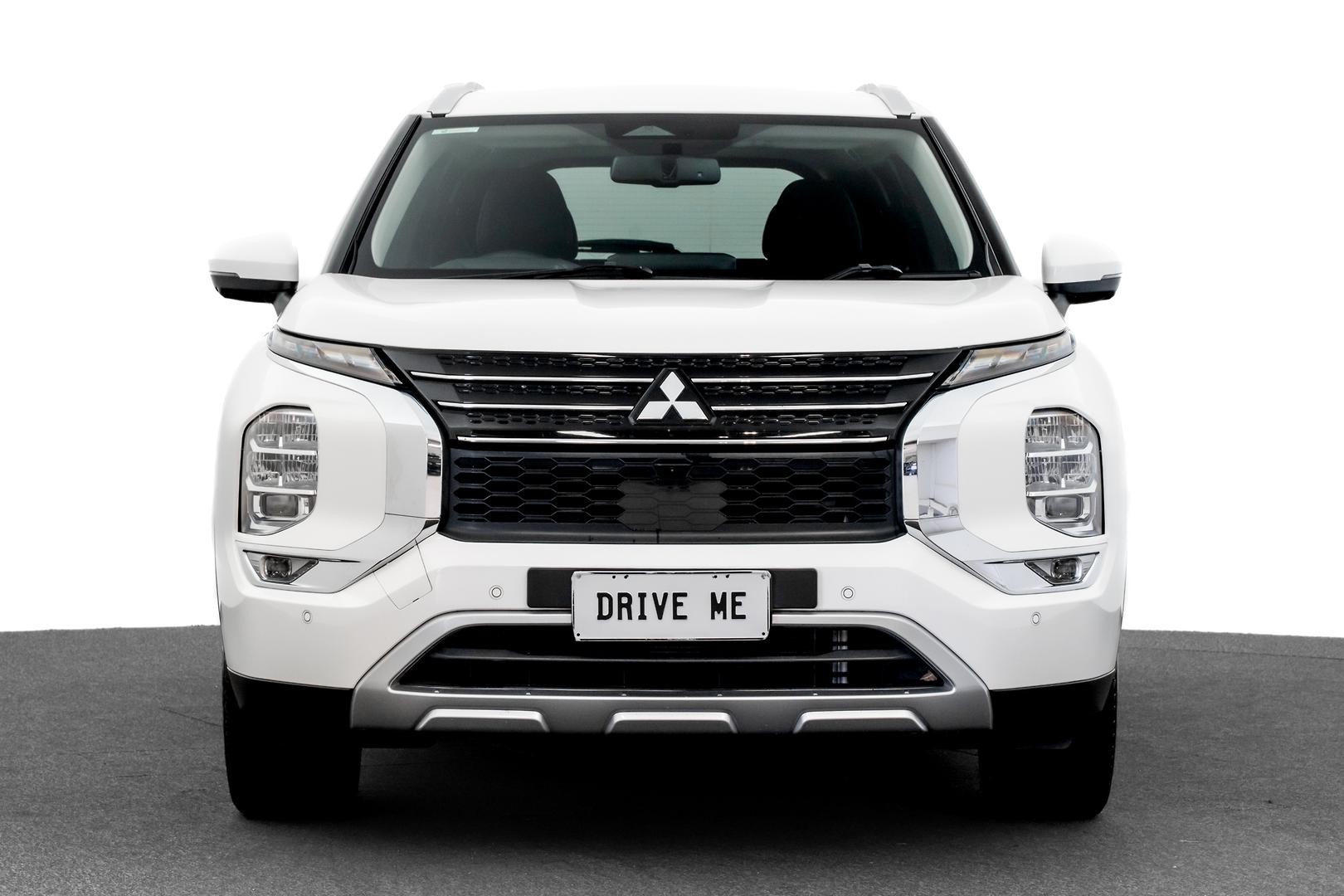 Mitsubishi Outlander image 2