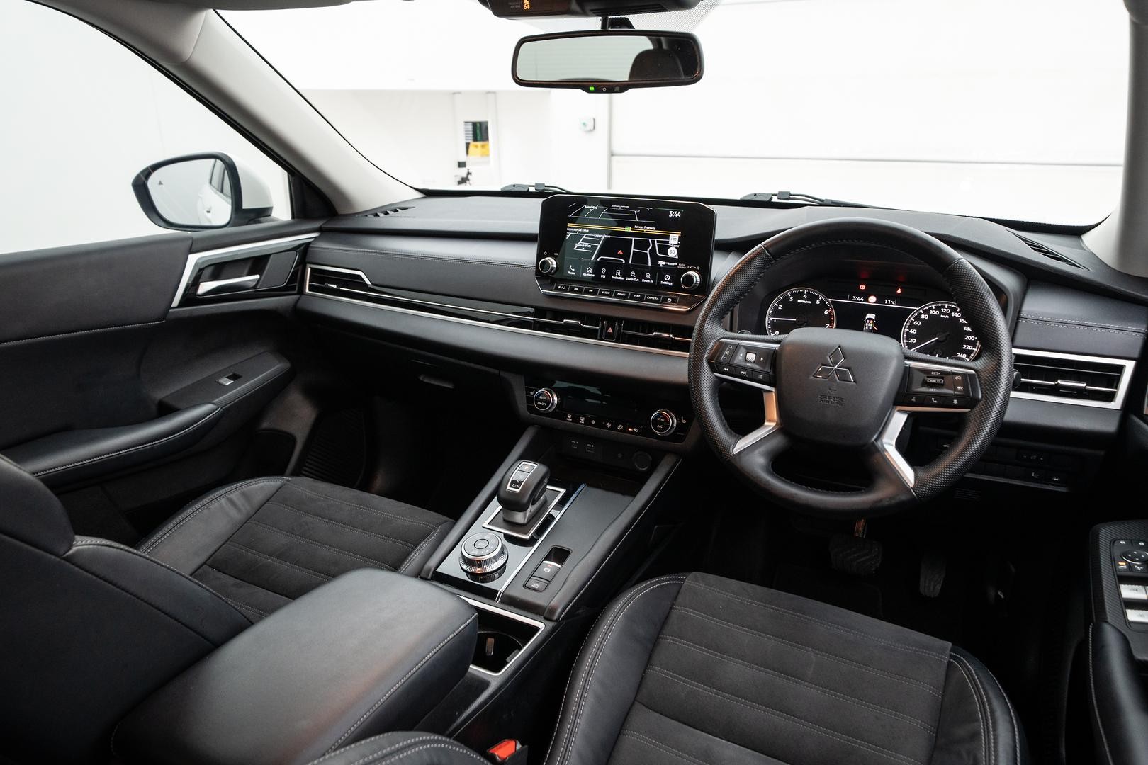 Mitsubishi Outlander image 4