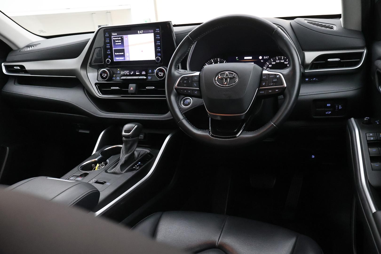 Toyota Kluger image 4