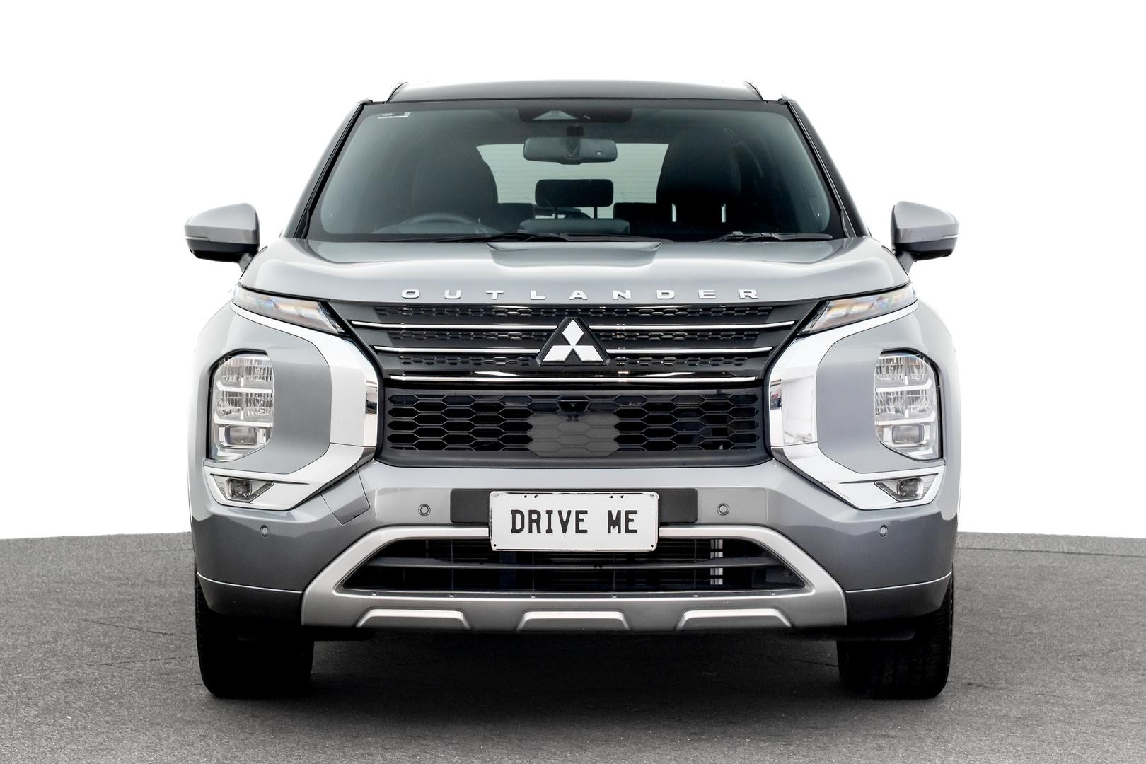 Mitsubishi Outlander image 2