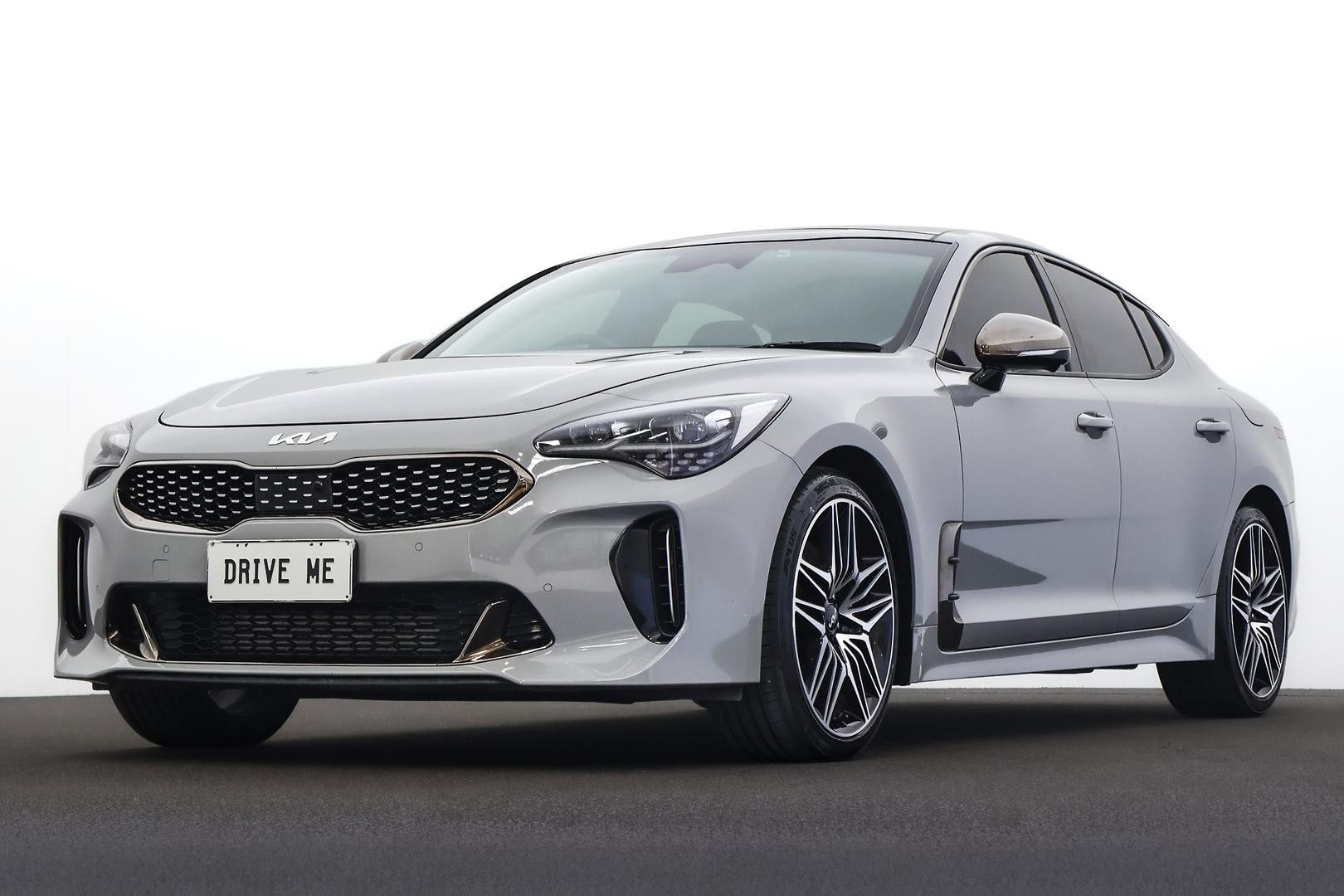 Kia Stinger image 1