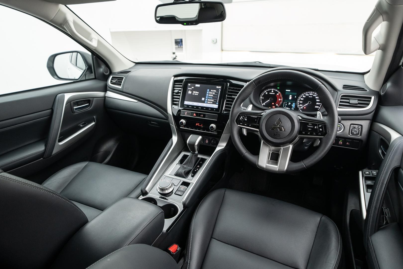 Mitsubishi Pajero Sport image 4
