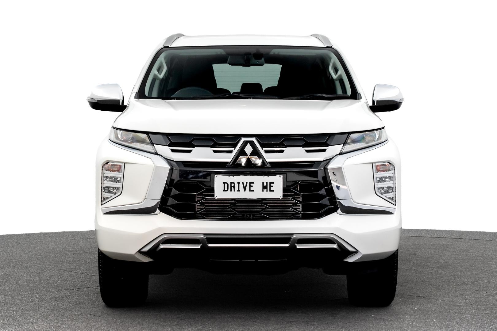 Mitsubishi Pajero Sport image 2
