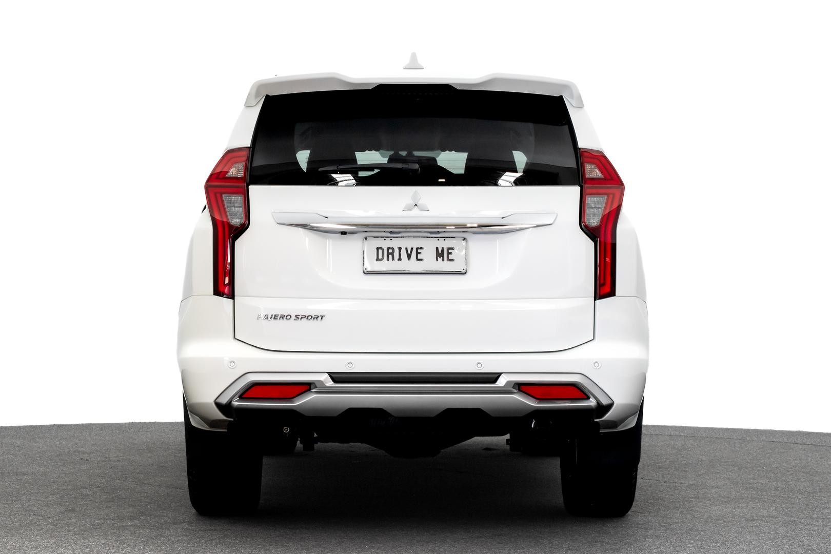 Mitsubishi Pajero Sport image 3