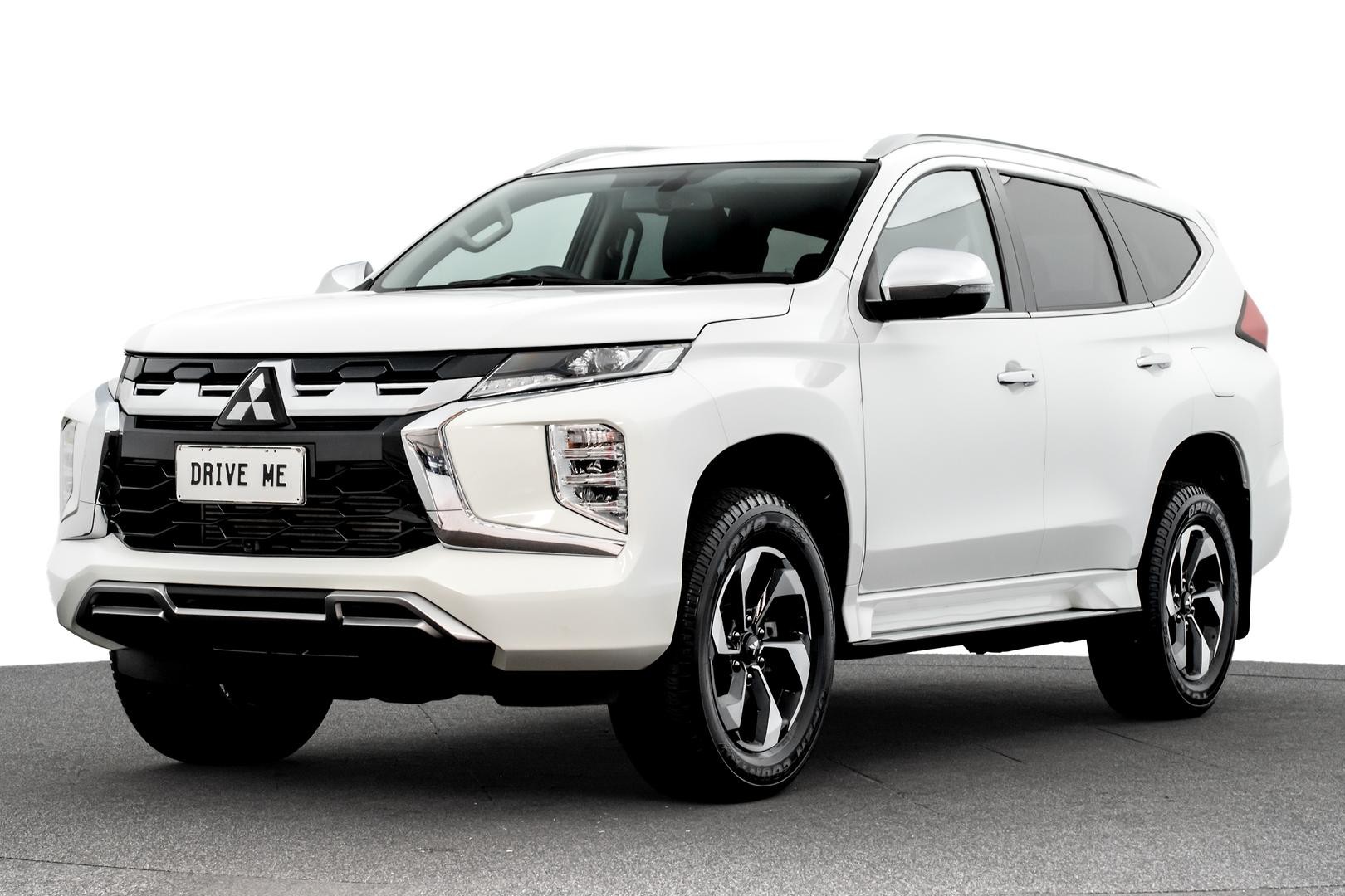 Mitsubishi Pajero Sport image 1