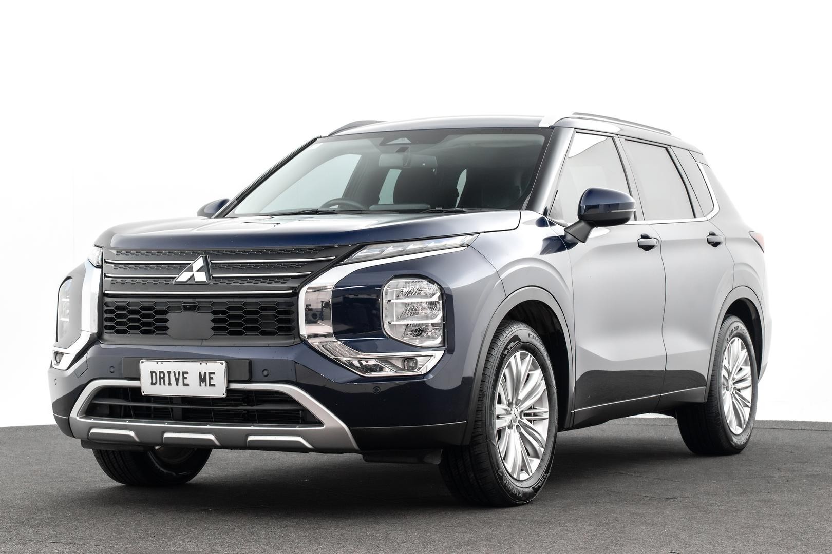 Mitsubishi Outlander image 1