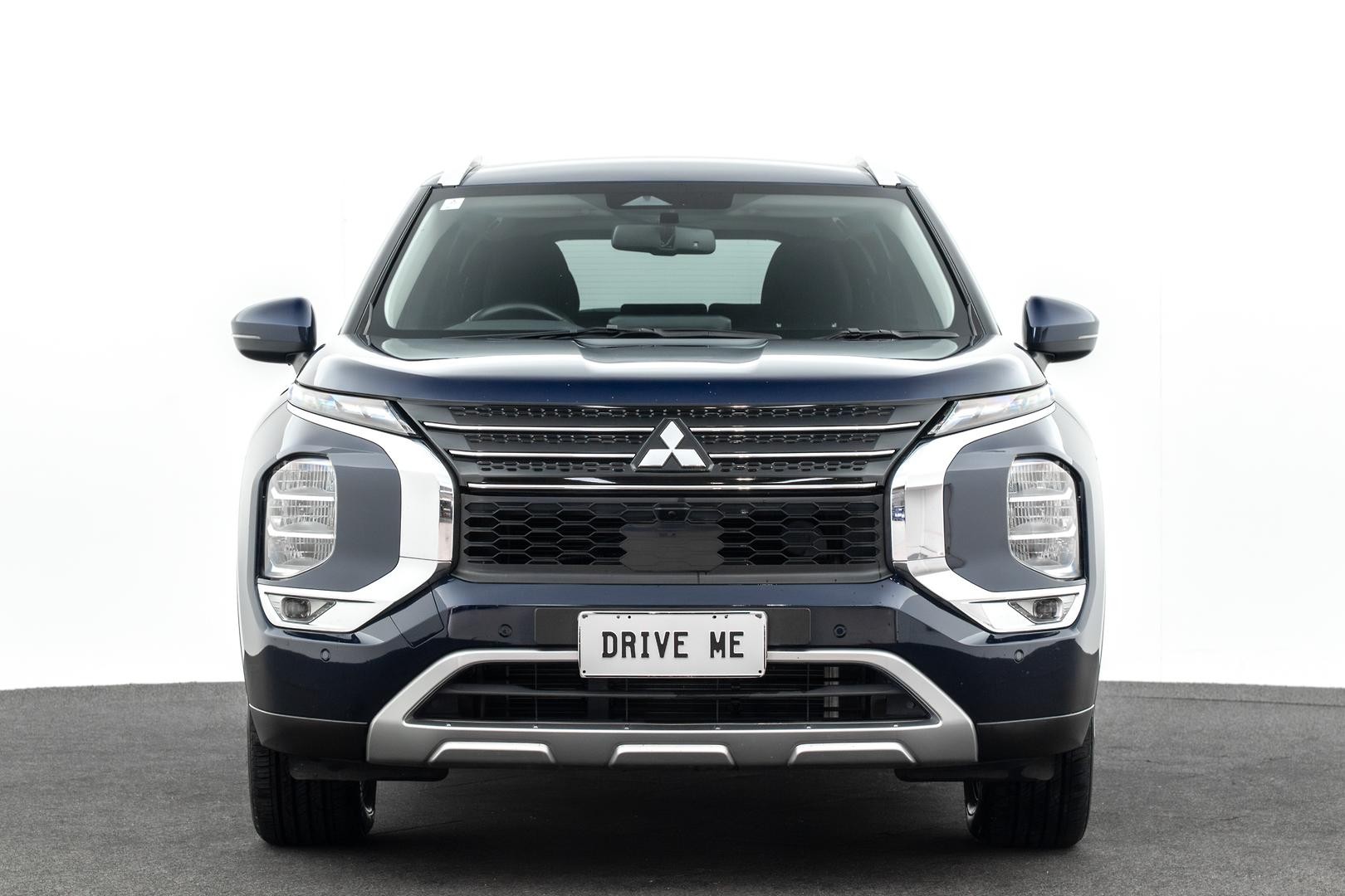 Mitsubishi Outlander image 2