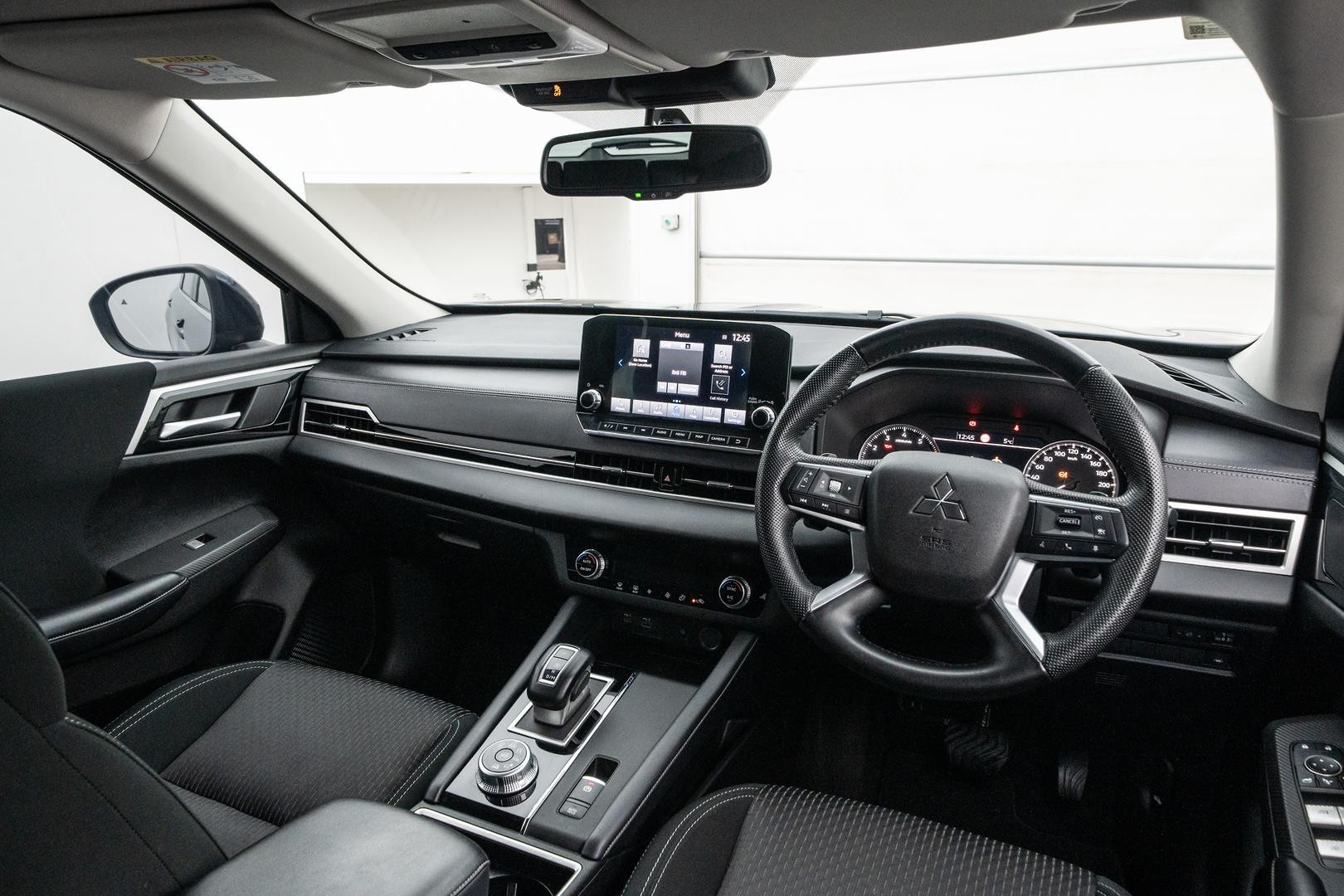 Mitsubishi Outlander image 4