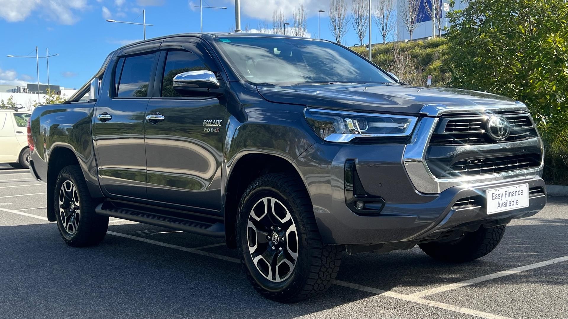 Toyota Hilux image 2
