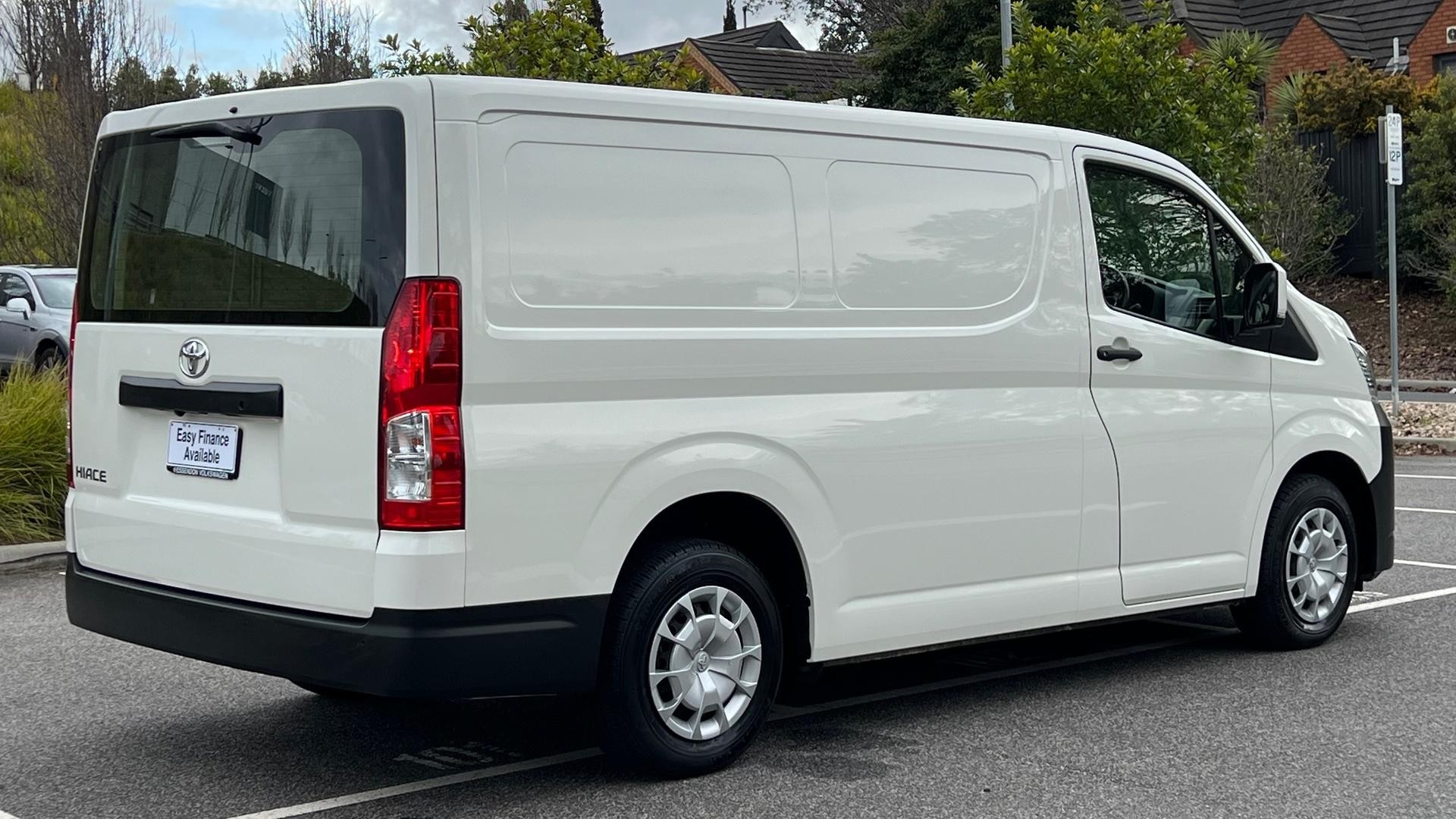 Toyota Hiace image 4