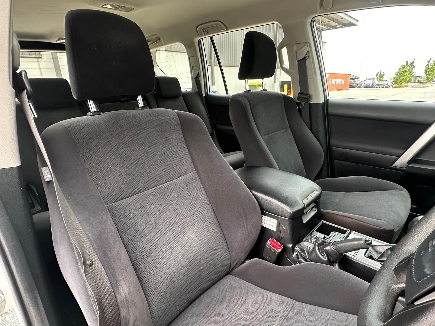 Toyota Landcruiser Prado image 4