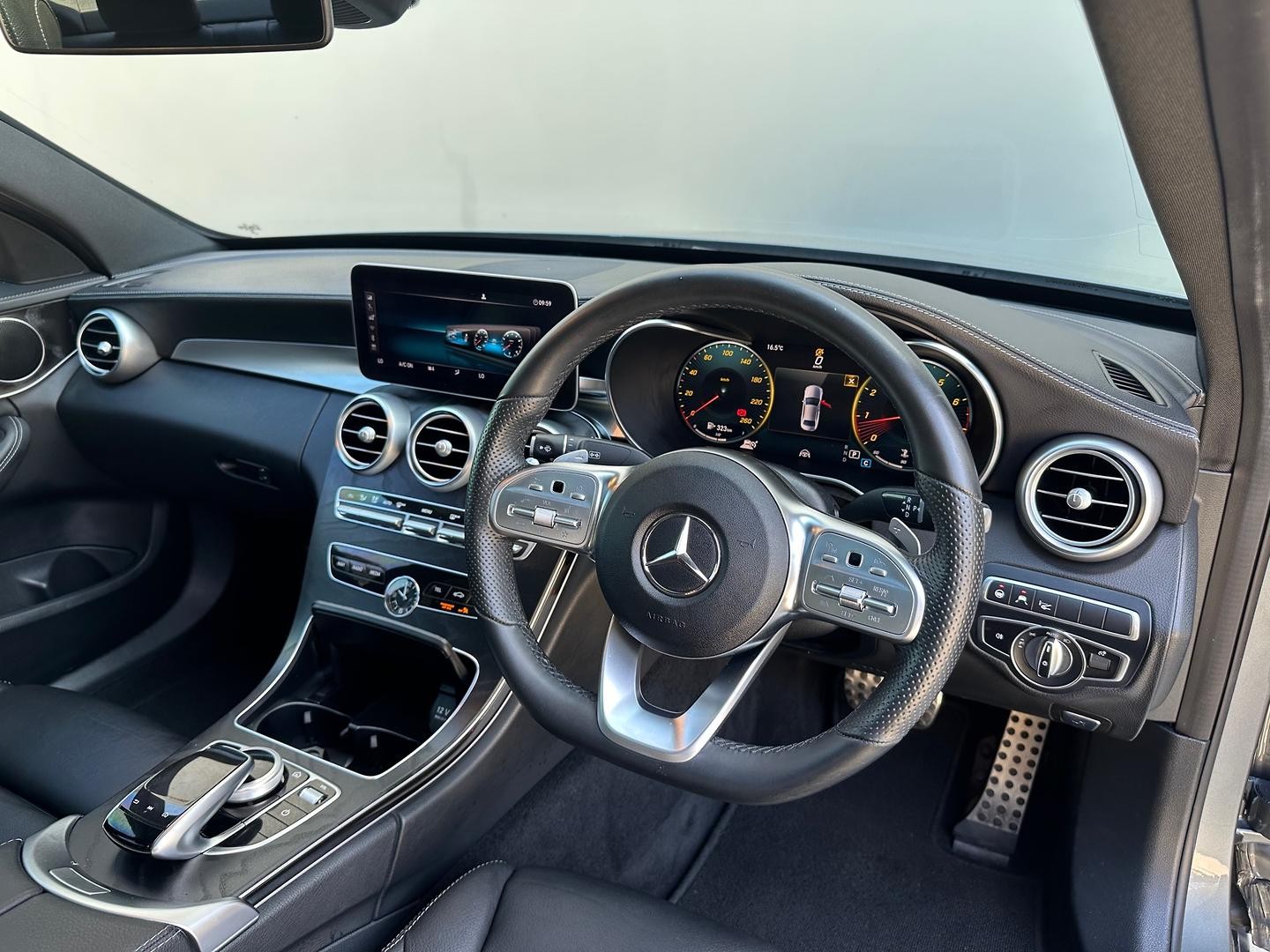 Mercedes Benz C-class image 4