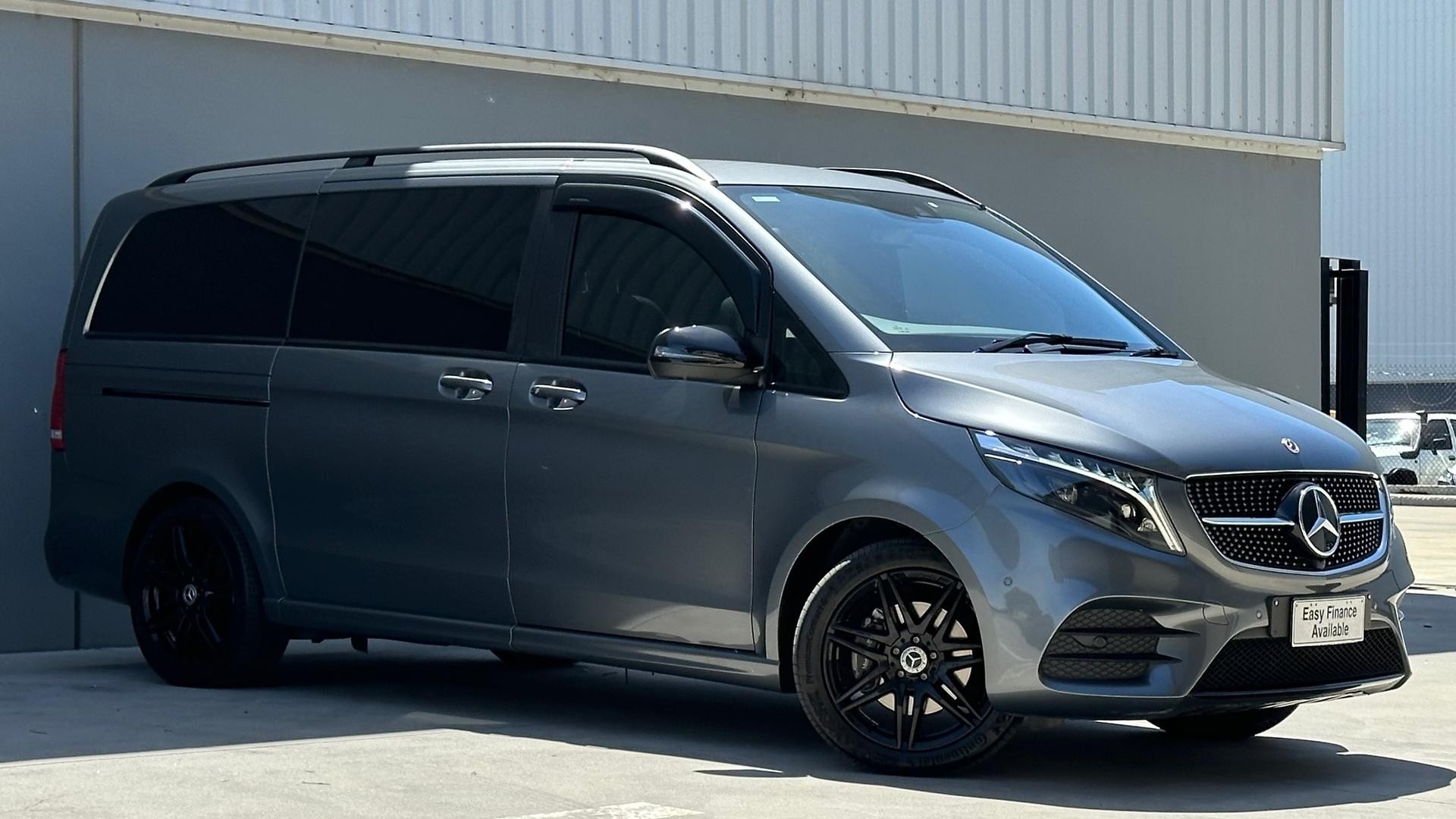 Mercedes Benz V-class image 3