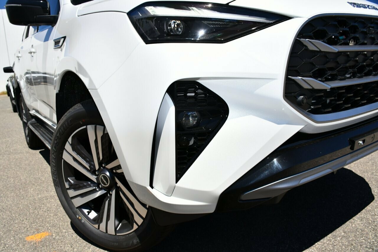 Isuzu Mu-x image 2