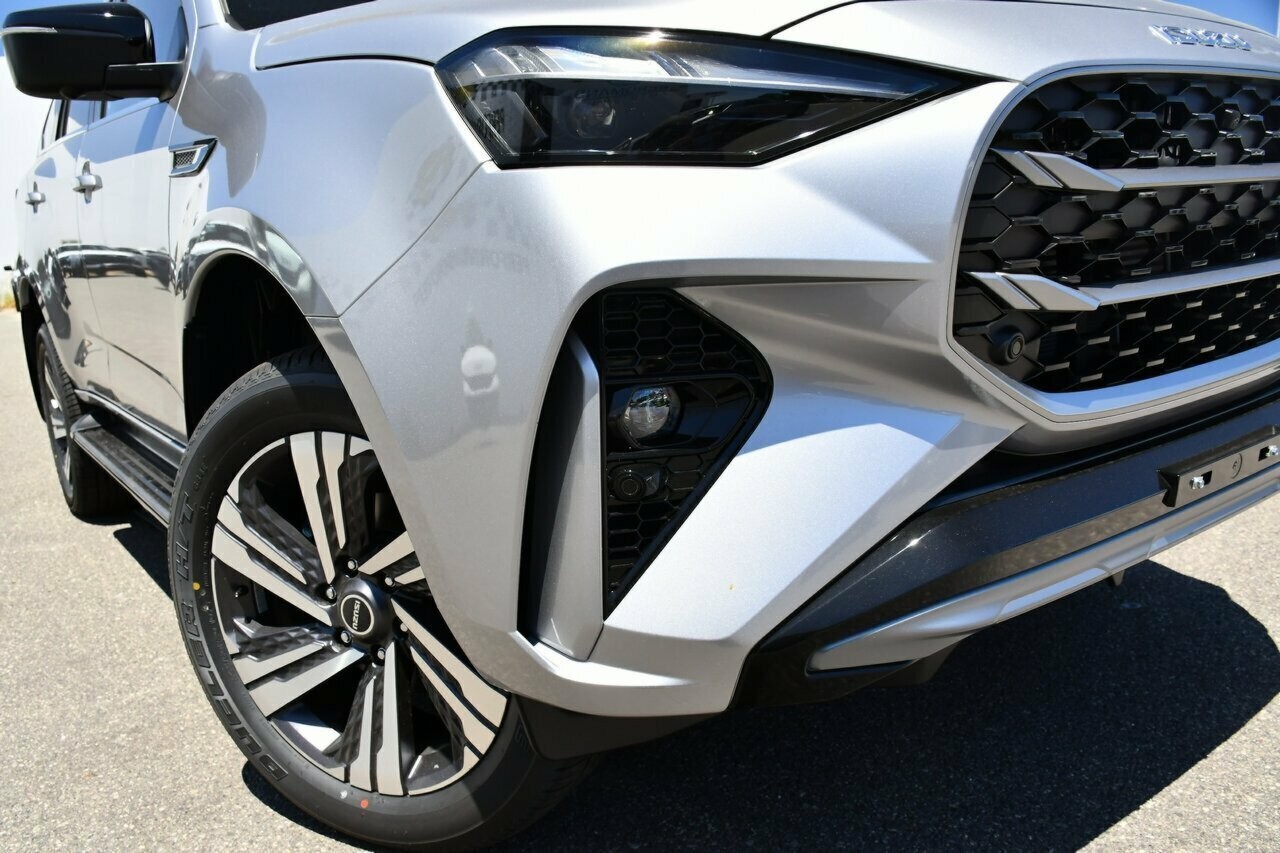 Isuzu Mu-x image 2